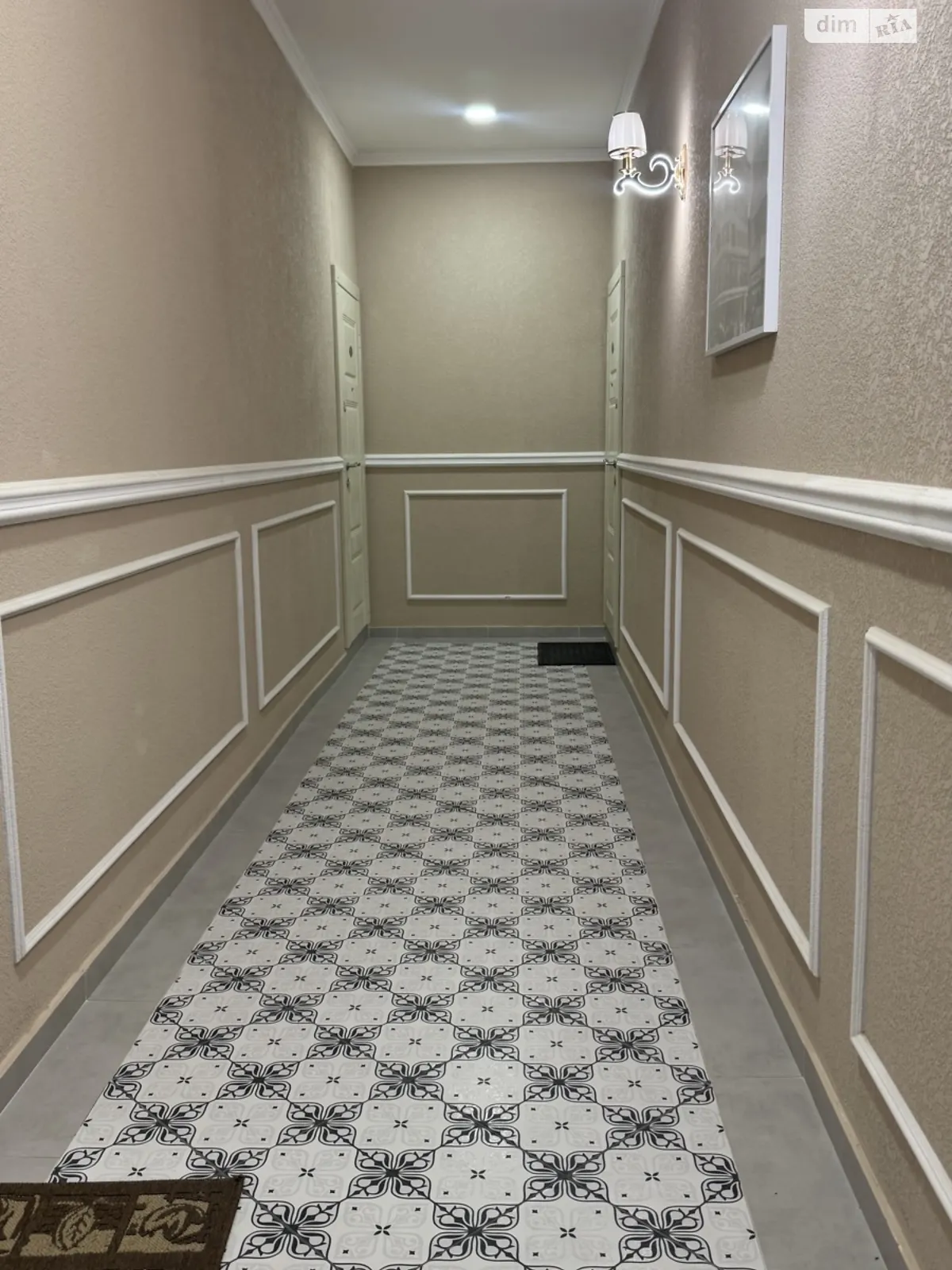 Продается 3-комнатная квартира 86 кв. м в Ужгороде, ул. Русская, 30 - фото 1