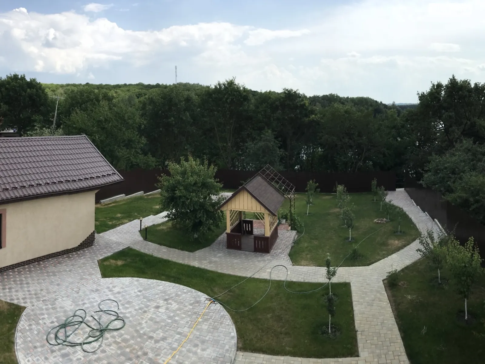 Сдается в аренду дом на 2 этажа 116.7 кв. м с беседкой, цена: 800 $ - фото 1