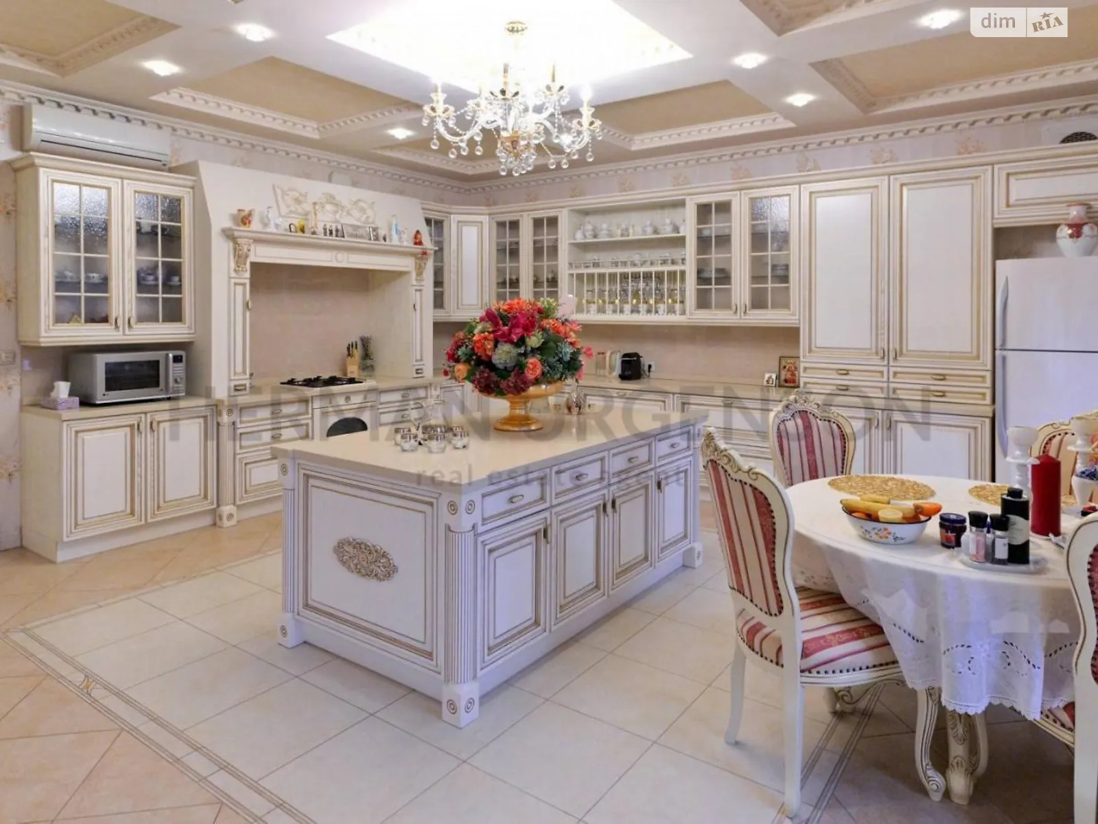 Продается дом на 3 этажа 404.4 кв. м с балконом, цена: 385000 $ - фото 1