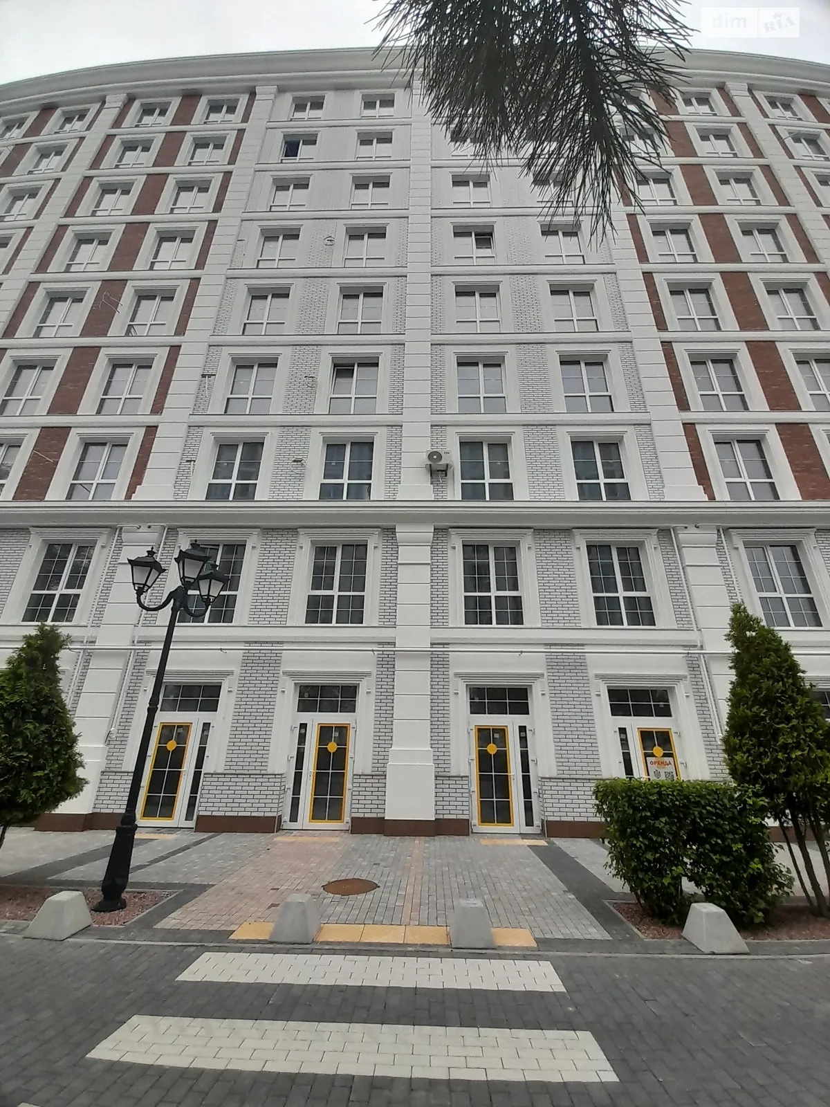 Продается 1-комнатная квартира 39 кв. м в Чайках, ул. Коцюбинского, 2 - фото 1