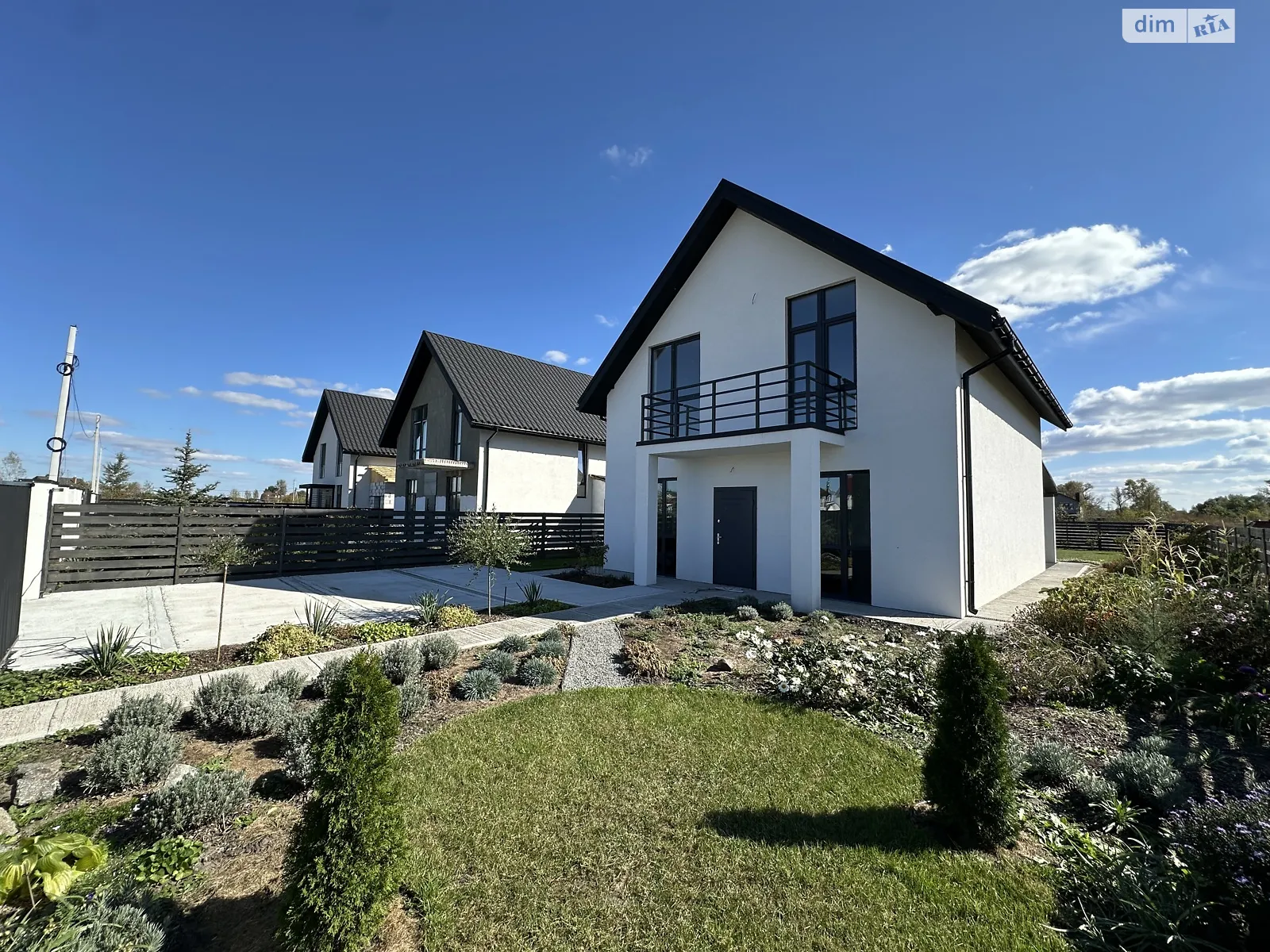 Продается дом на 2 этажа 137 кв. м с участком, цена: 150000 $ - фото 1