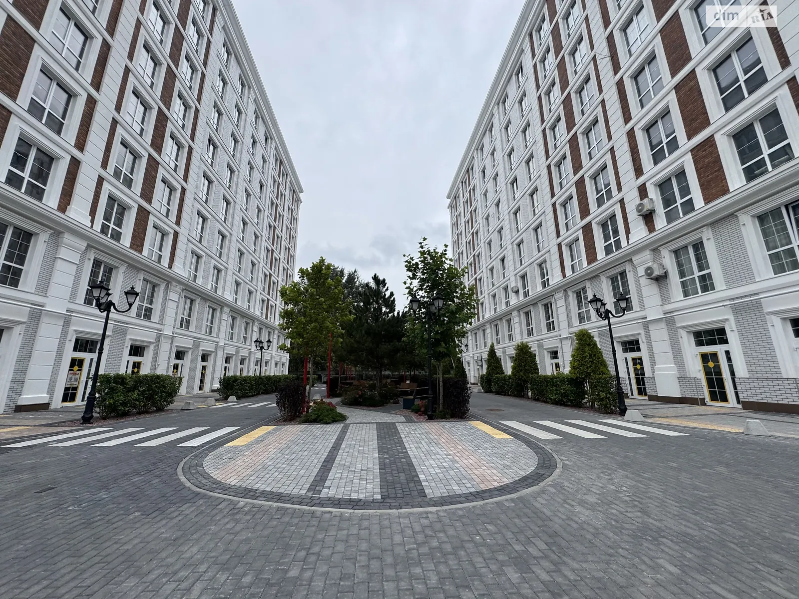 Продается 1-комнатная квартира 38 кв. м в Чайках, ул. Коцюбинского, 8 - фото 1