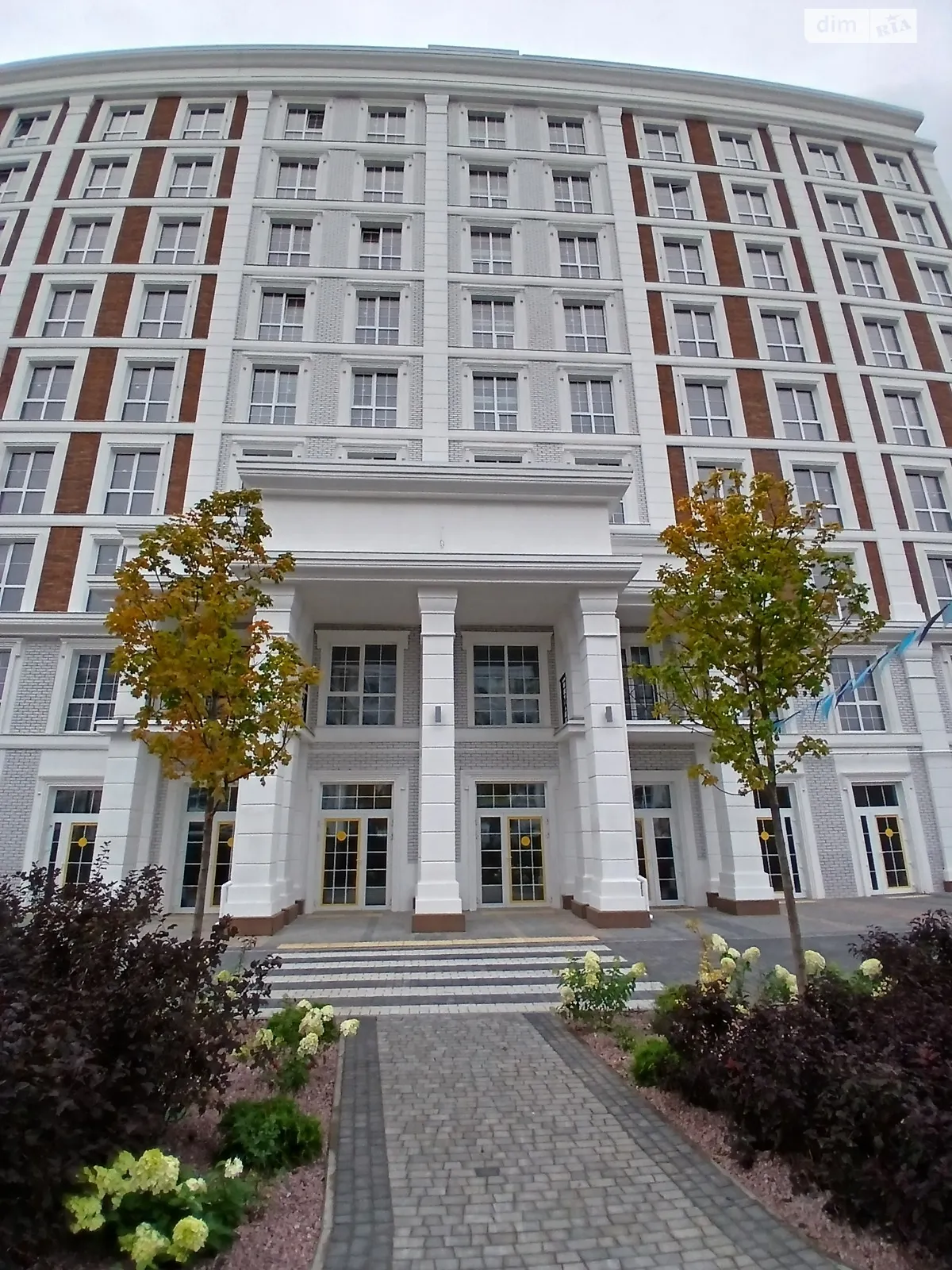 Продается 1-комнатная квартира 38 кв. м в Чайках, ул. Коцюбинского, 5 - фото 1