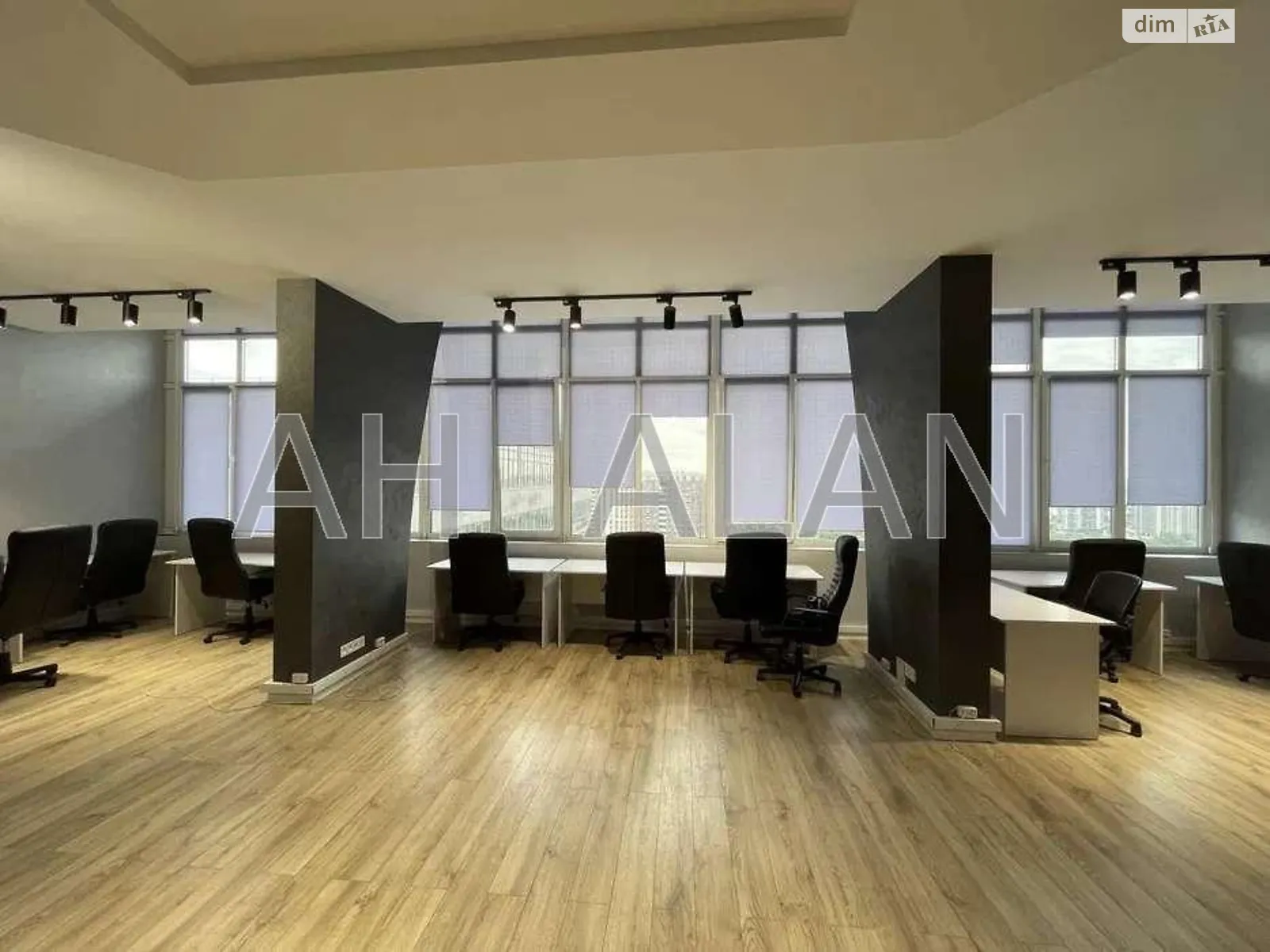 Здається в оренду офіс 105 кв. м в бізнес-центрі, цена: 1700 $ - фото 1