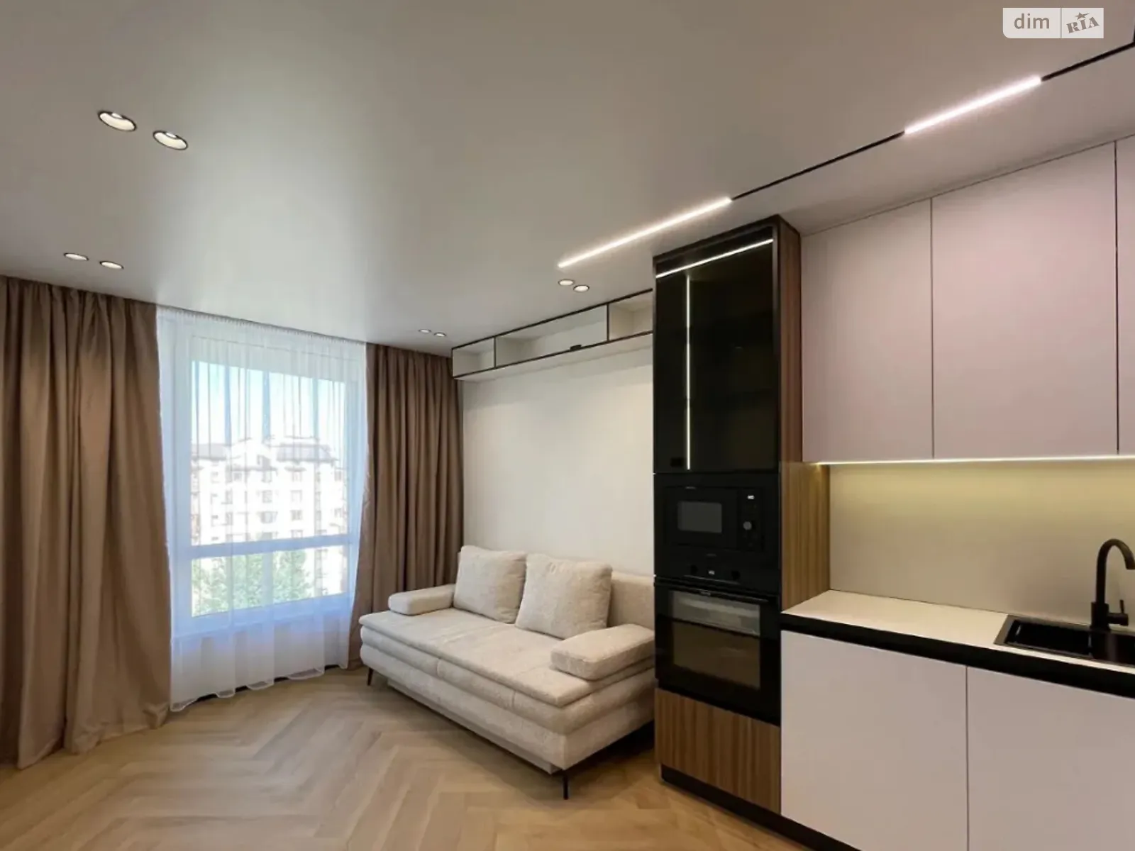 Продается 1-комнатная квартира 39 кв. м в Ивано-Франковске, бул. Южный, 32Б - фото 1