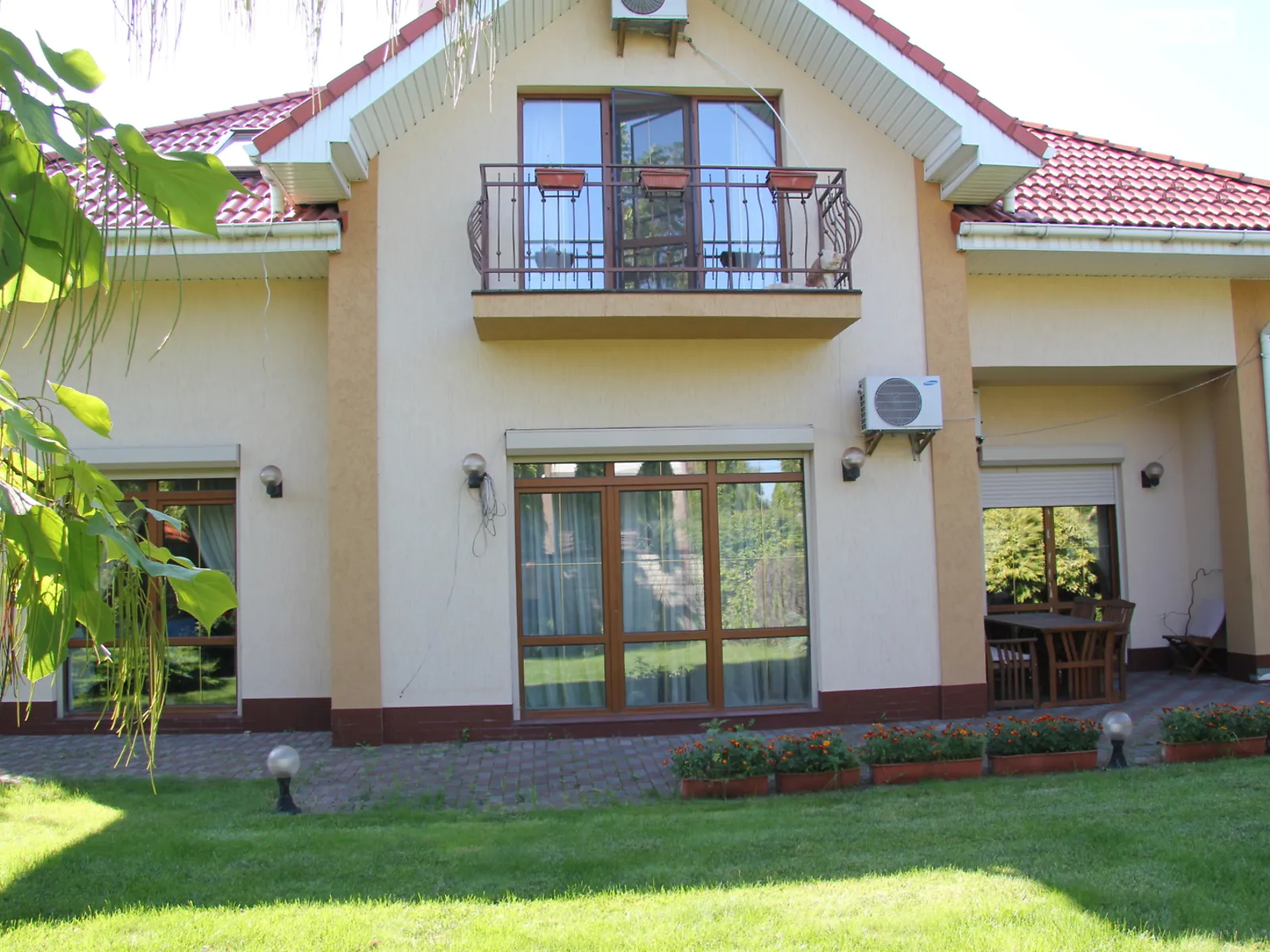 Продается дом на 2 этажа 303.1 кв. м с беседкой, цена: 293000 $ - фото 1