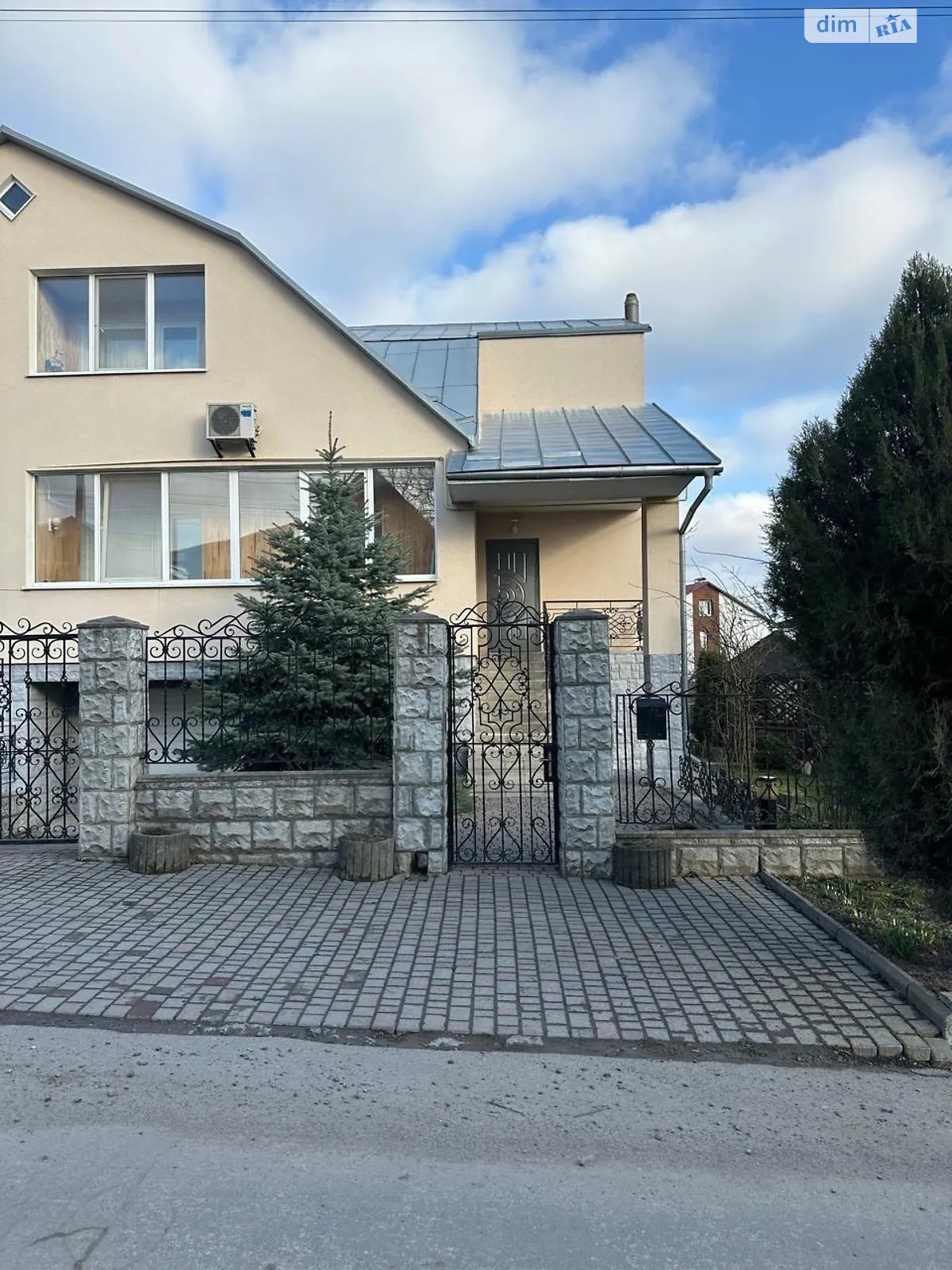 Продается дом на 2 этажа 237.8 кв. м с мансардой, цена: 119000 $ - фото 1