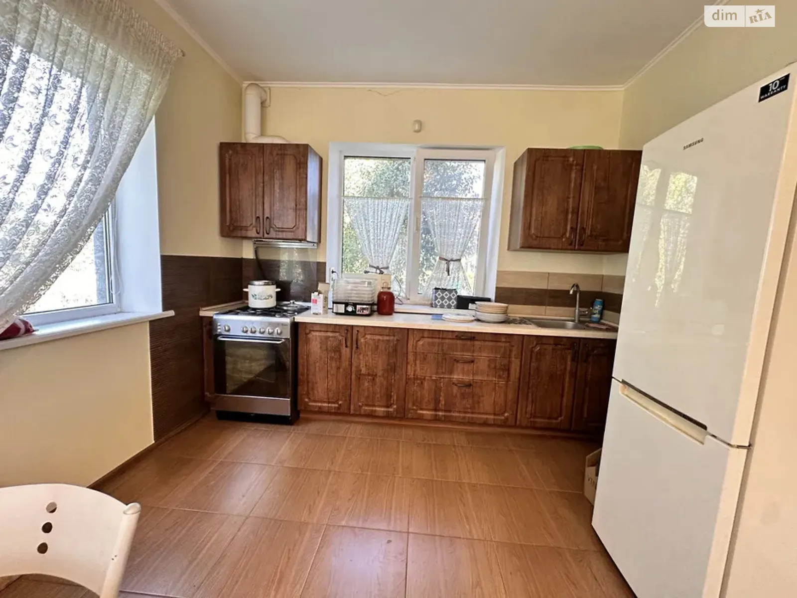 Сдается в аренду дом на 2 этажа 260 кв. м с садом, цена: 1650 $ - фото 1