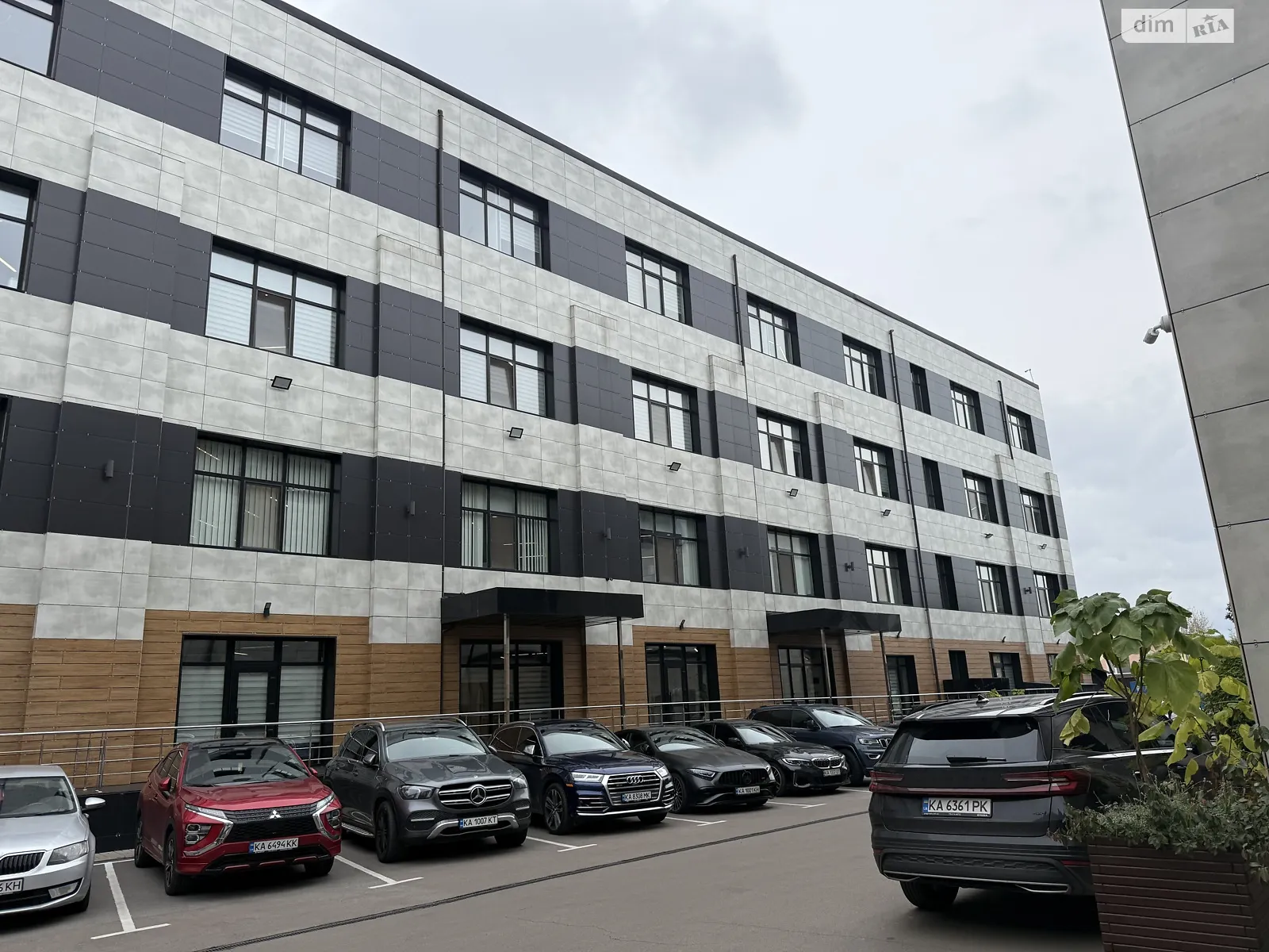 Сдается в аренду офис 513 кв. м в бизнес-центре, цена: 12825 $ - фото 1