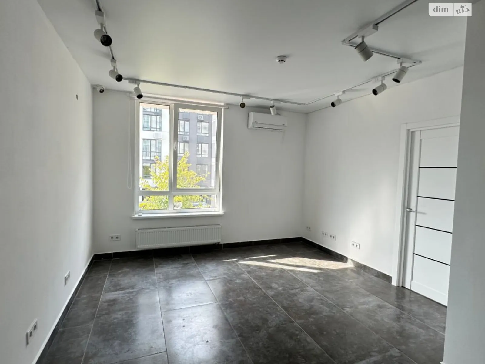 Сдается в аренду объект сферы услуг 56 кв. м в 5-этажном здании, цена: 60000 грн - фото 1