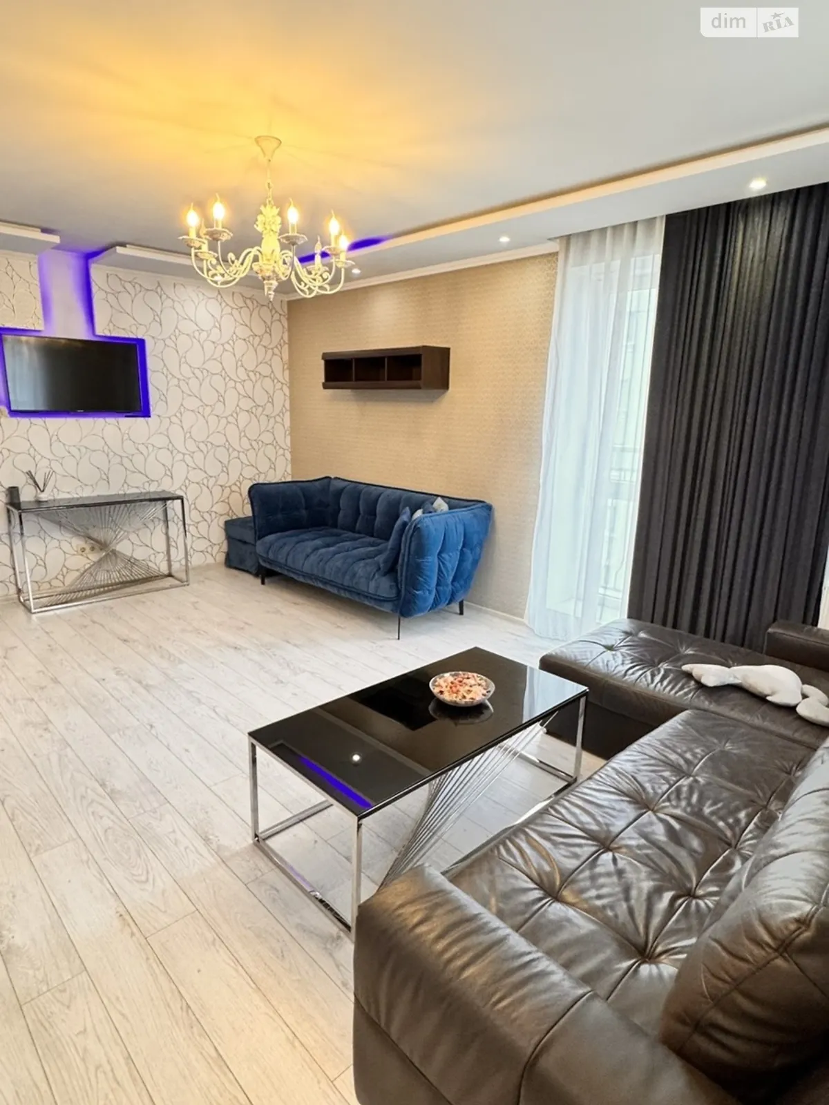 Продается 3-комнатная квартира 85.2 кв. м в Ивано-Франковске, ул. Ивасюка, 7 - фото 1