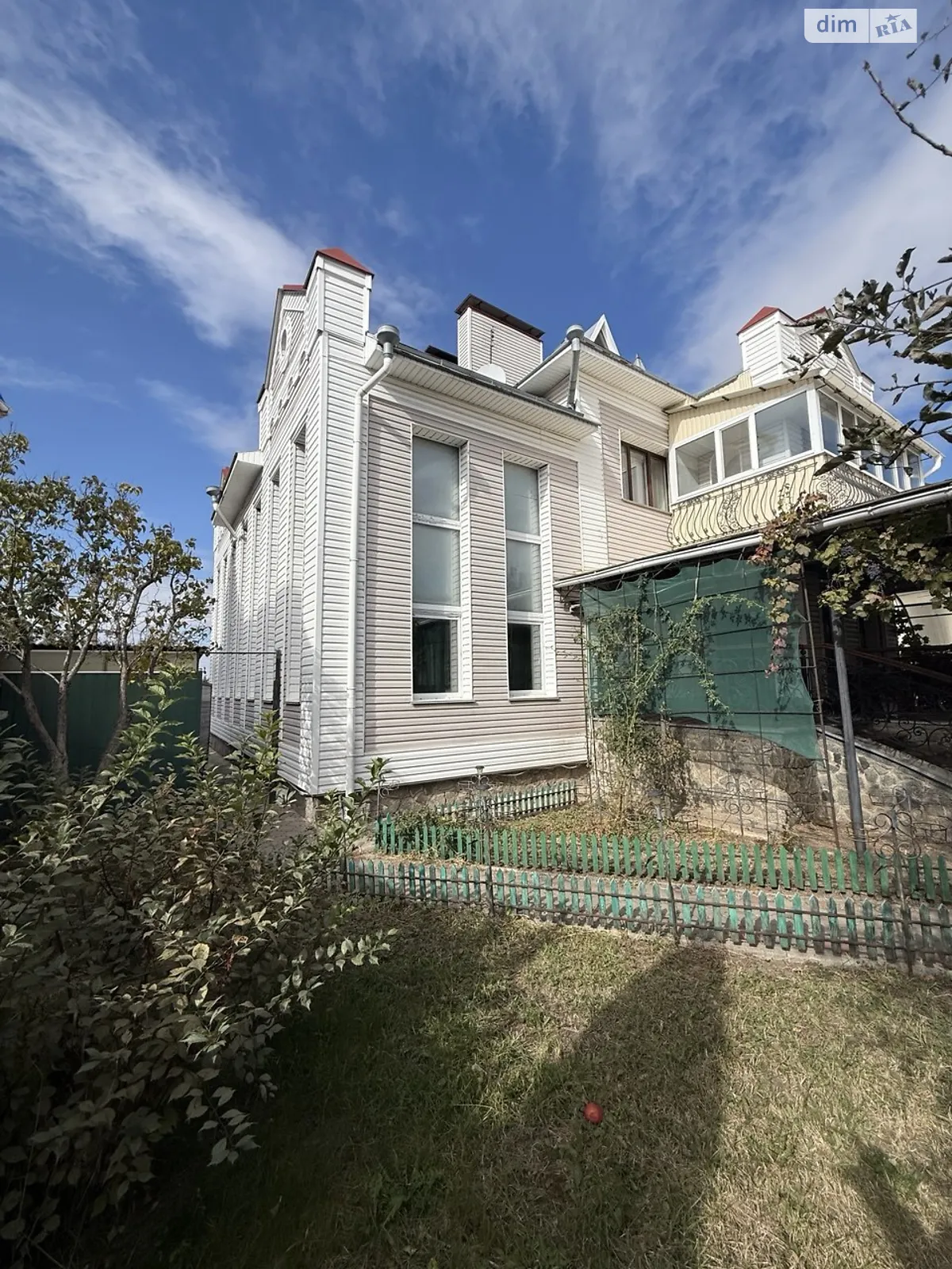Продается дом на 3 этажа 356.7 кв. м с мансардой, цена: 195000 $ - фото 1