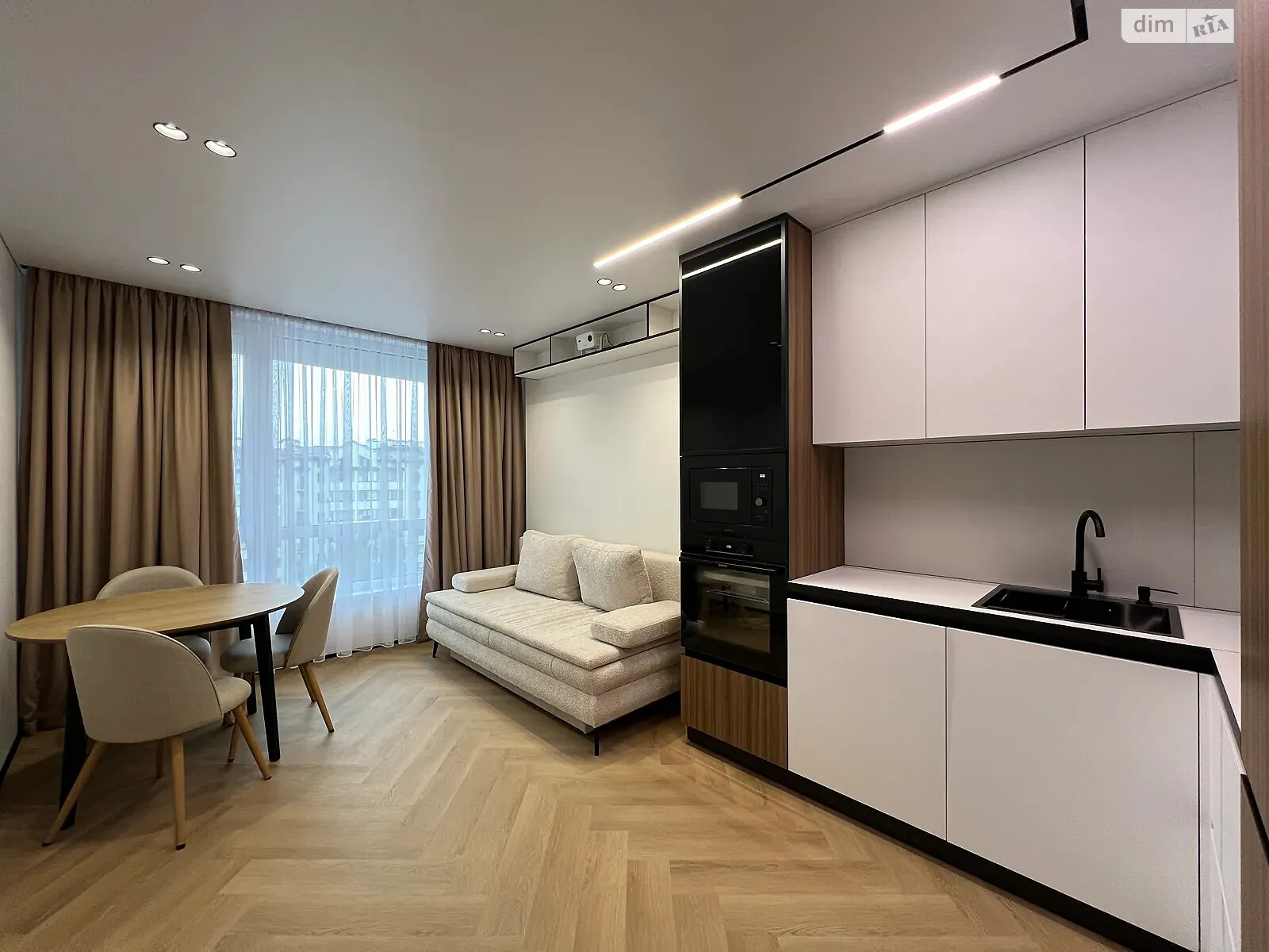 Продается 1-комнатная квартира 38 кв. м в Ивано-Франковске, бул. Южный - фото 1