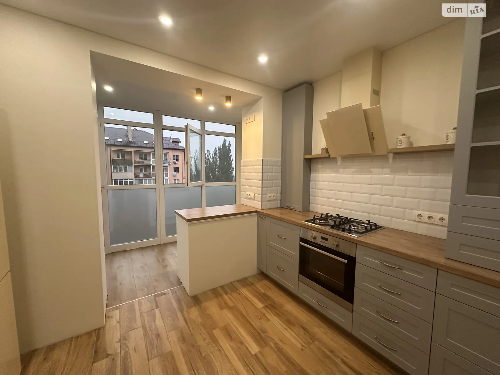 Продается 1-комнатная квартира 47 кв. м в Киеве, ул. Академика Лебедева, 1 корпус 1 - фото 1