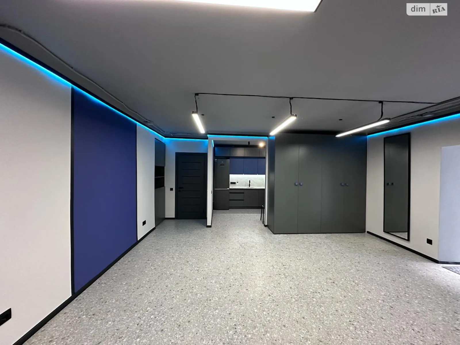 Сдается в аренду офис 100 кв. м в бизнес-центре, цена: 1500 $ - фото 1