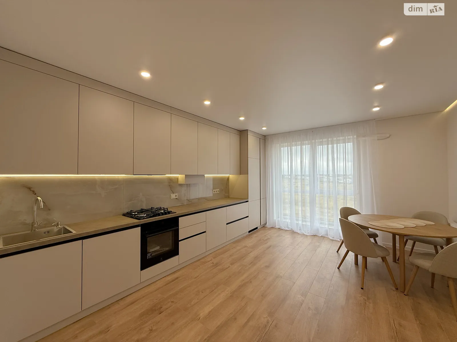 Продается 1-комнатная квартира 47 кв. м в Ровно, ул. Студенческая - фото 1