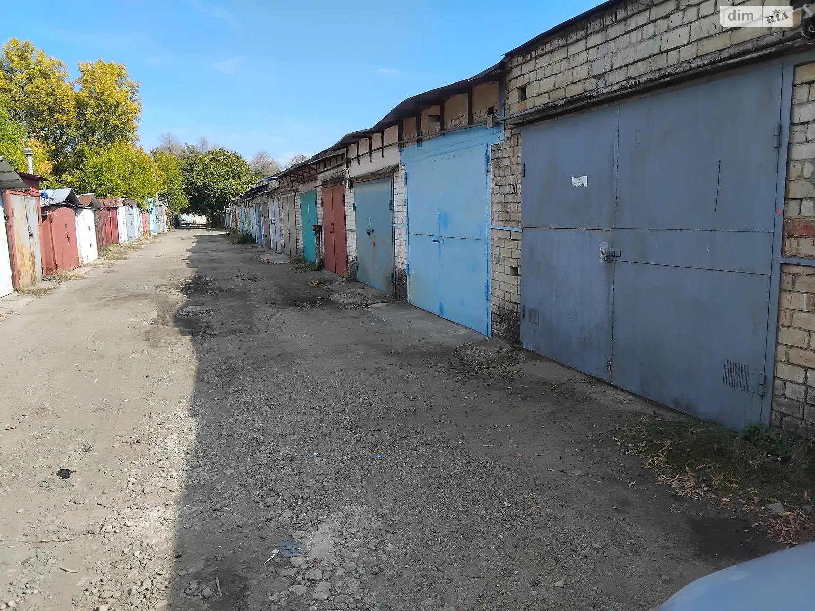 Сдается в аренду место в гаражном кооперативе под легковое авто на 16 кв. м, цена: 2500 грн - фото 1