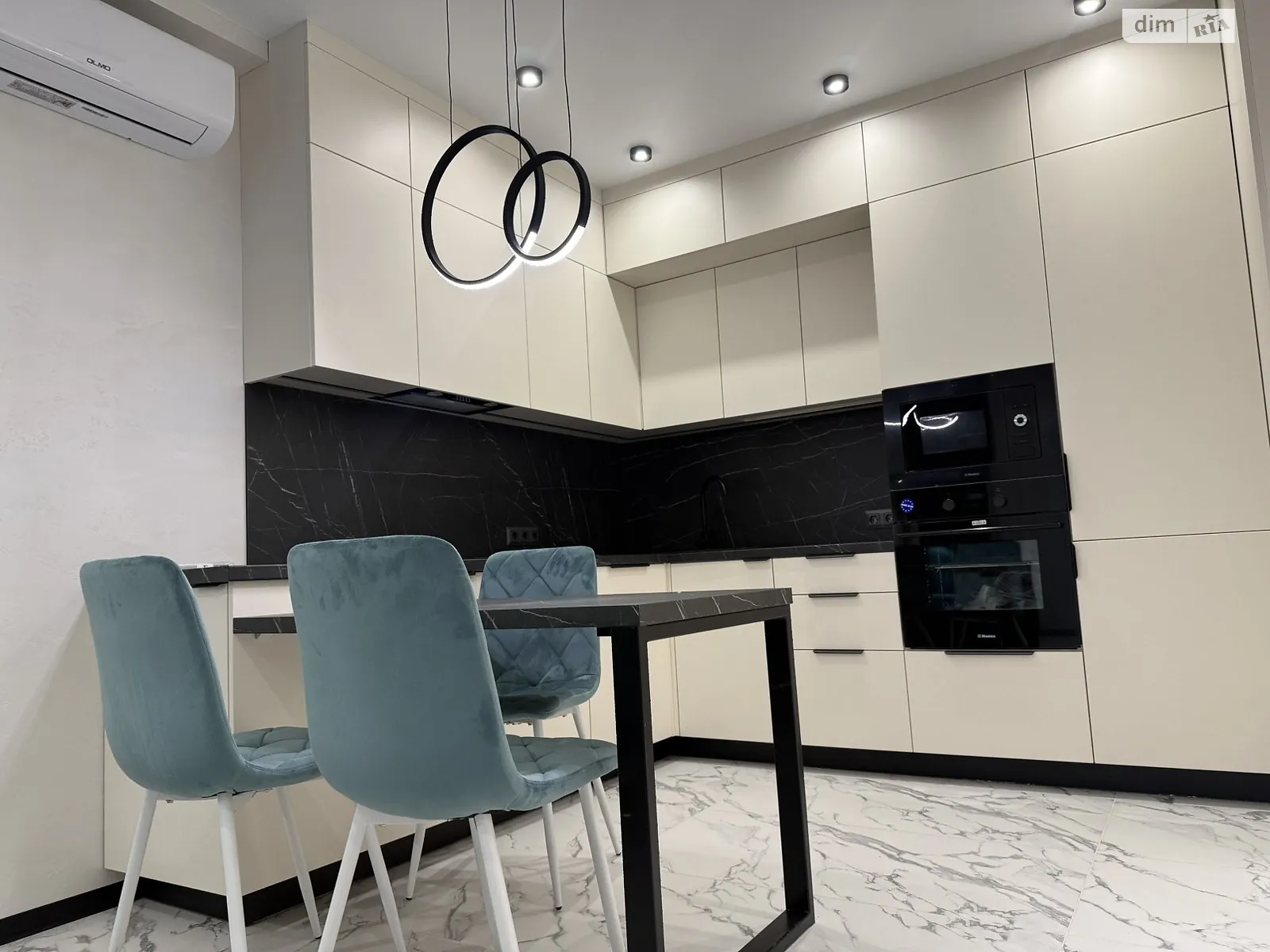 Продается 1-комнатная квартира 41 кв. м в Киеве, ул. Михаила Максимовича, 28Д - фото 1