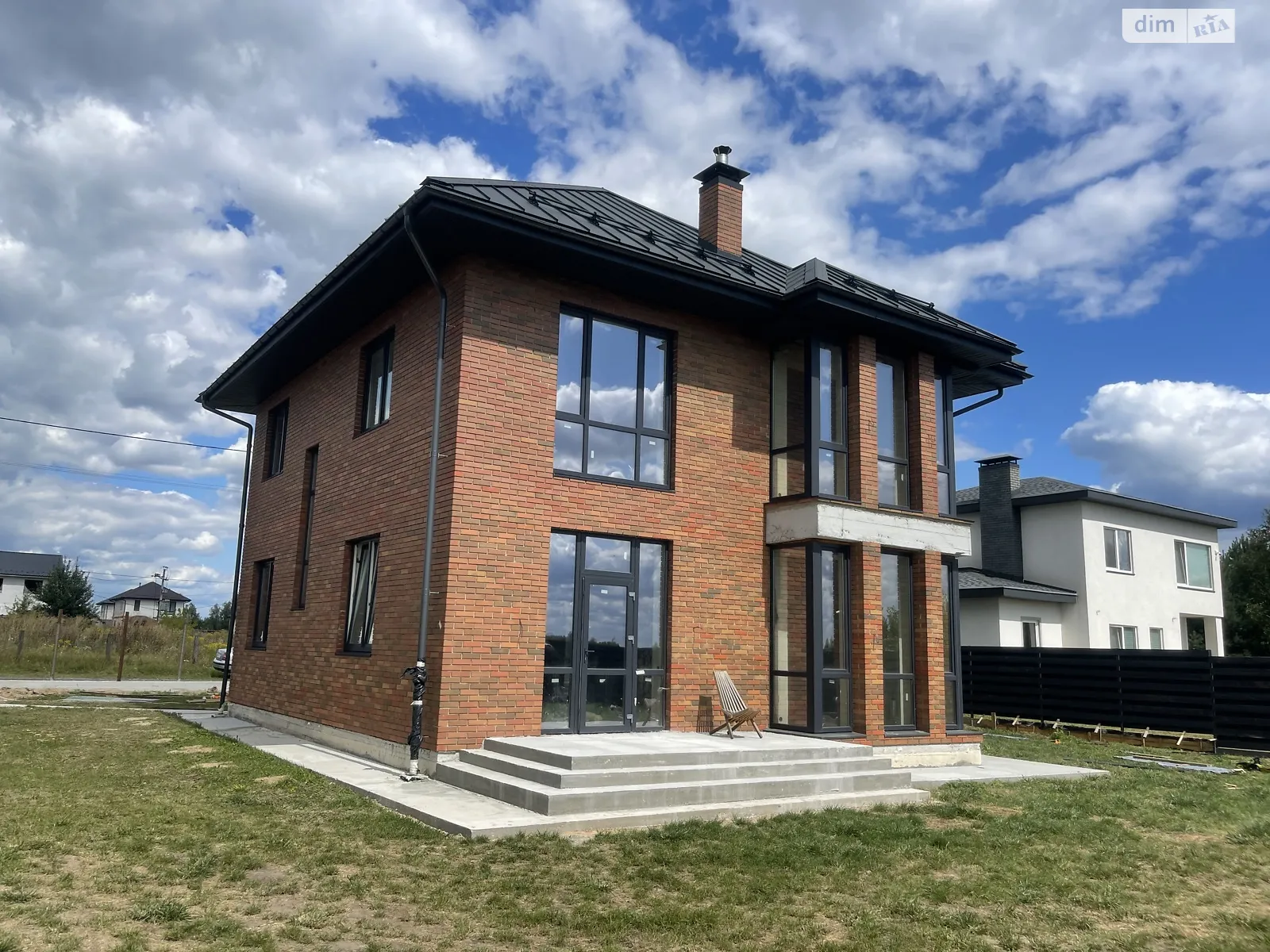 Продается дом на 2 этажа 170 кв. м с баней/сауной, цена: 167000 $ - фото 1