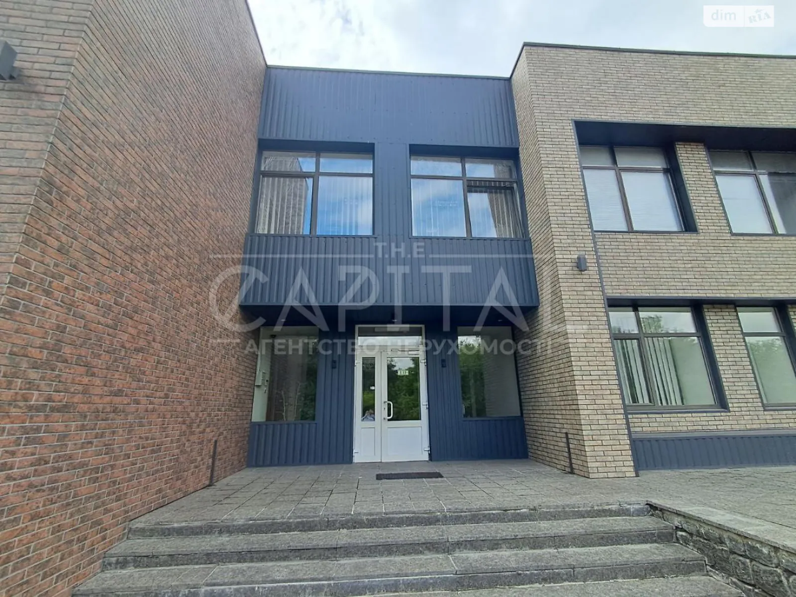 Здається в оренду офіс 216 кв. м в бізнес-центрі, цена: 2160 $ - фото 1