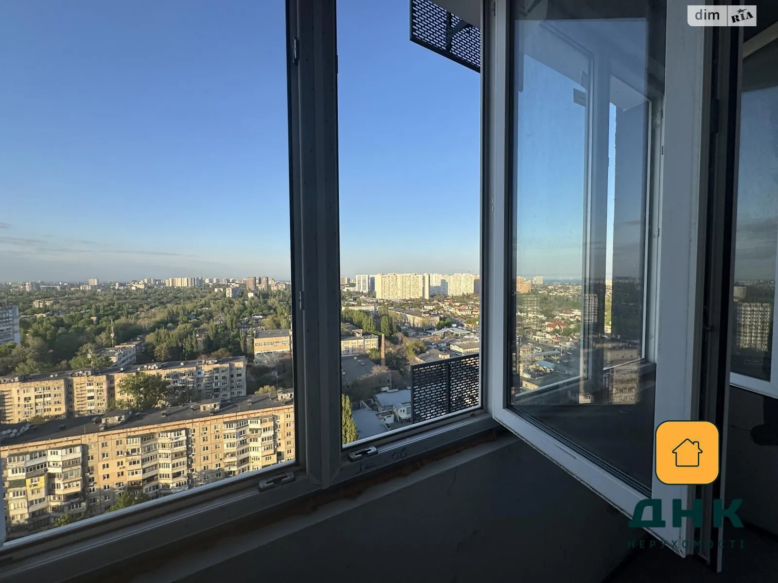 Продается 1-комнатная квартира 56 кв. м в Одессе, ул. Варненская, 27А/2 - фото 1