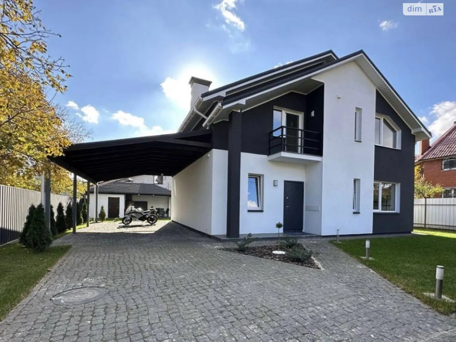 Продается дом на 2 этажа 237 кв. м с баней/сауной, цена: 275000 $ - фото 1