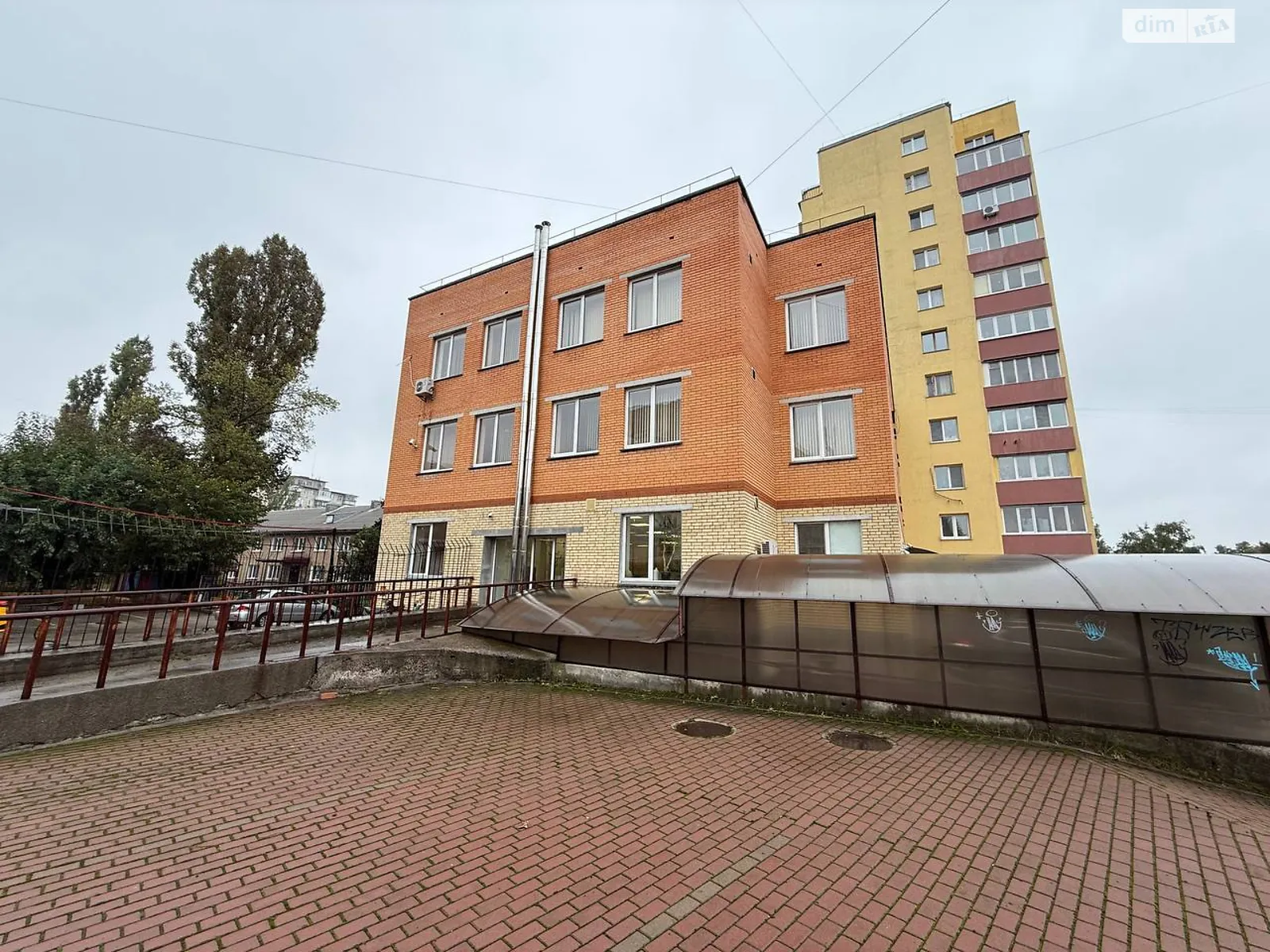 Сдается в аренду офис 1000 кв. м в бизнес-центре, цена: 5000 $ - фото 1