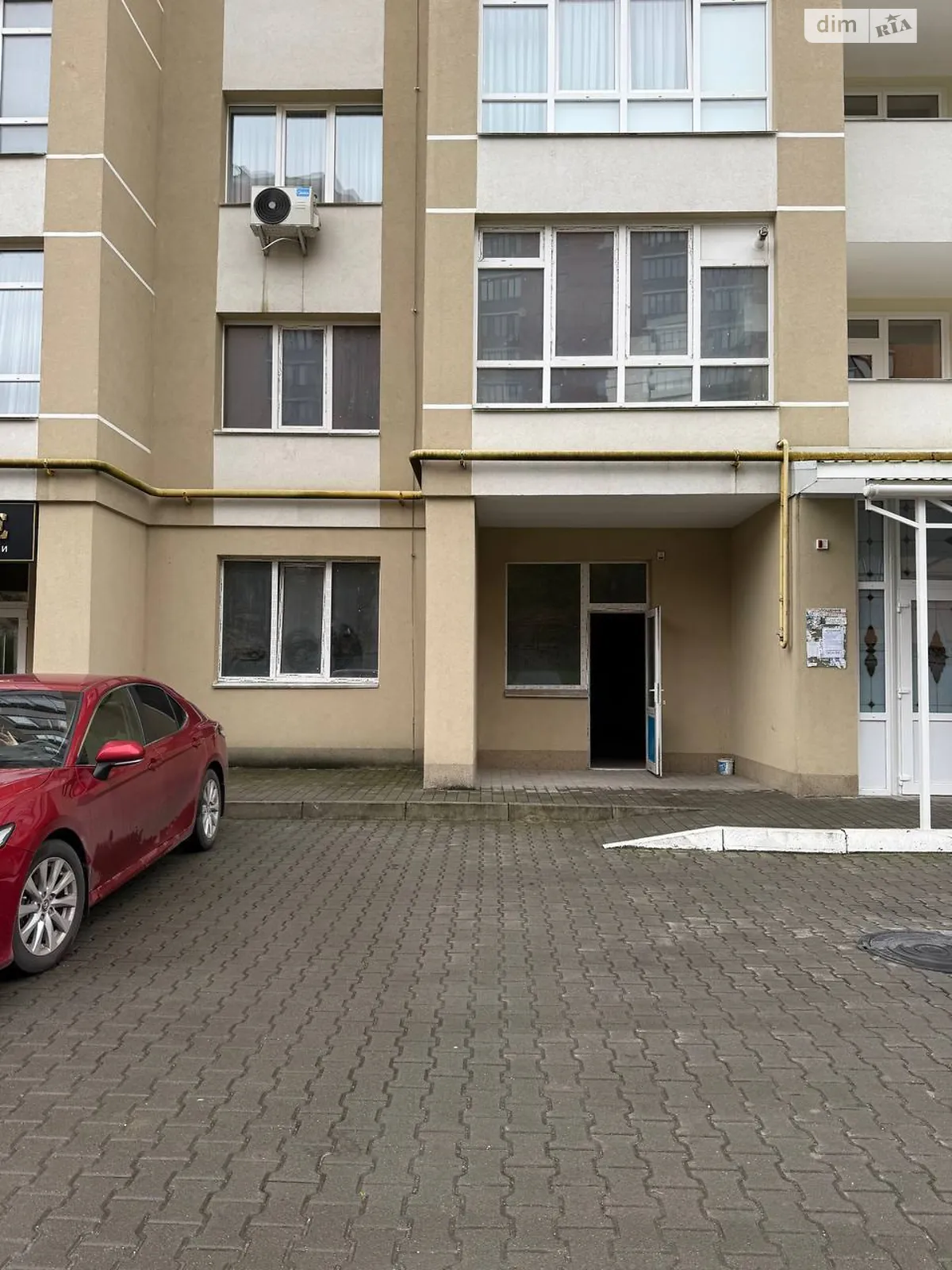 Сдается в аренду офис 93.5 кв. м в бизнес-центре, цена: 32725 грн - фото 1