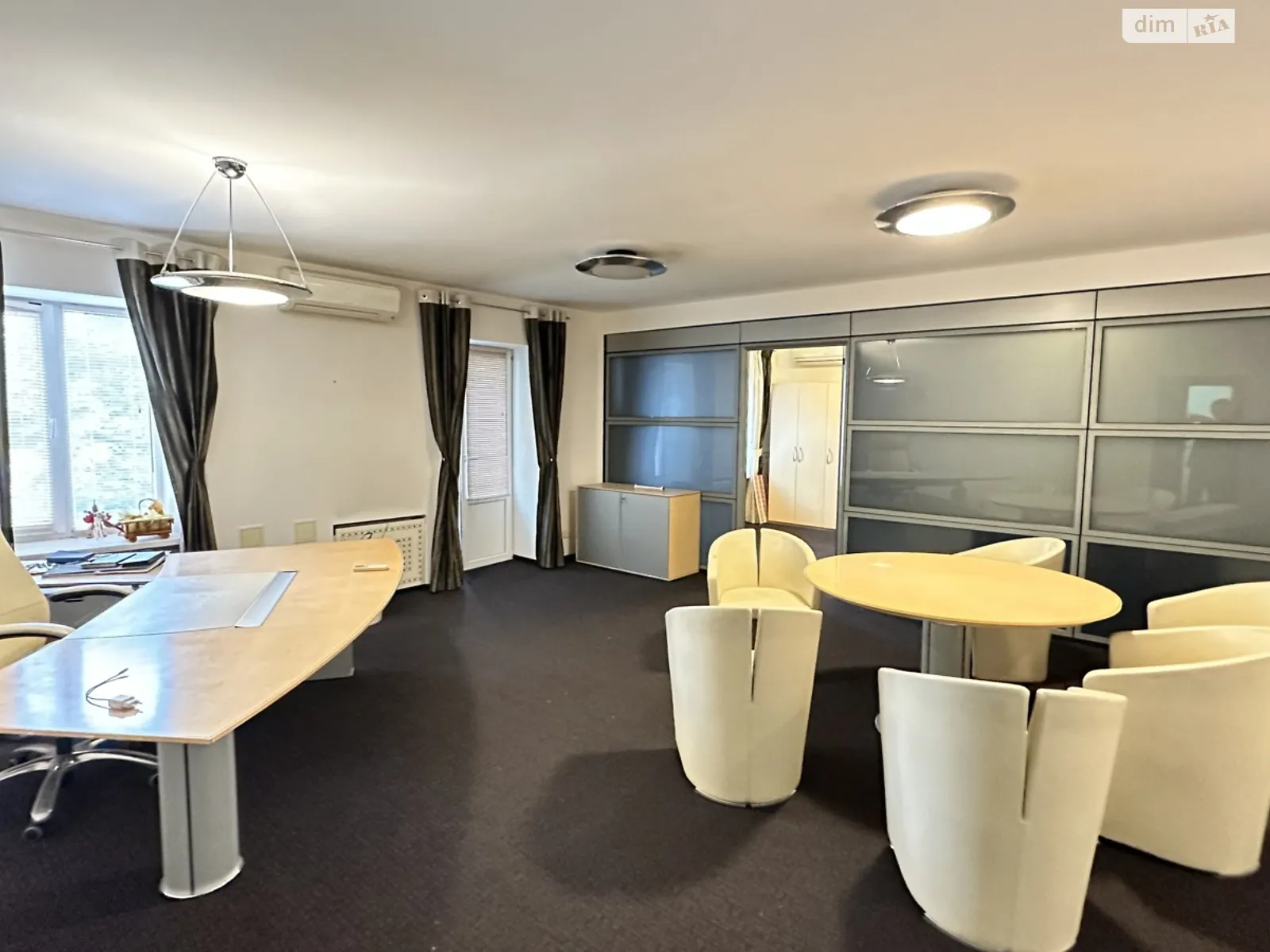 Продается офис 53.5 кв. м в бизнес-центре, цена: 112000 $ - фото 1