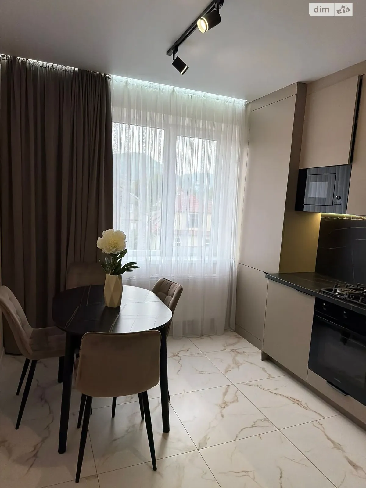 Продается 3-комнатная квартира 61.5 кв. м в Кременце, ул. Дубенская, 33 - фото 1