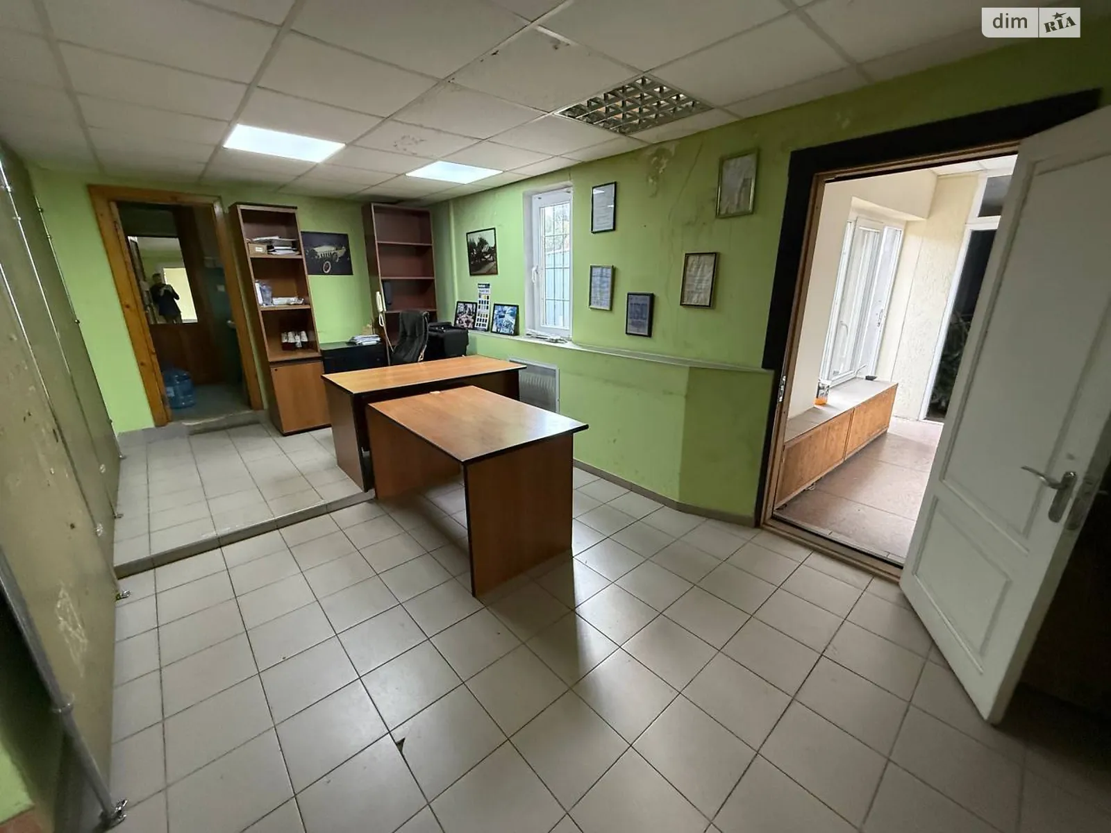Сдается в аренду офис 40 кв. м в бизнес-центре, цена: 15000 грн - фото 1