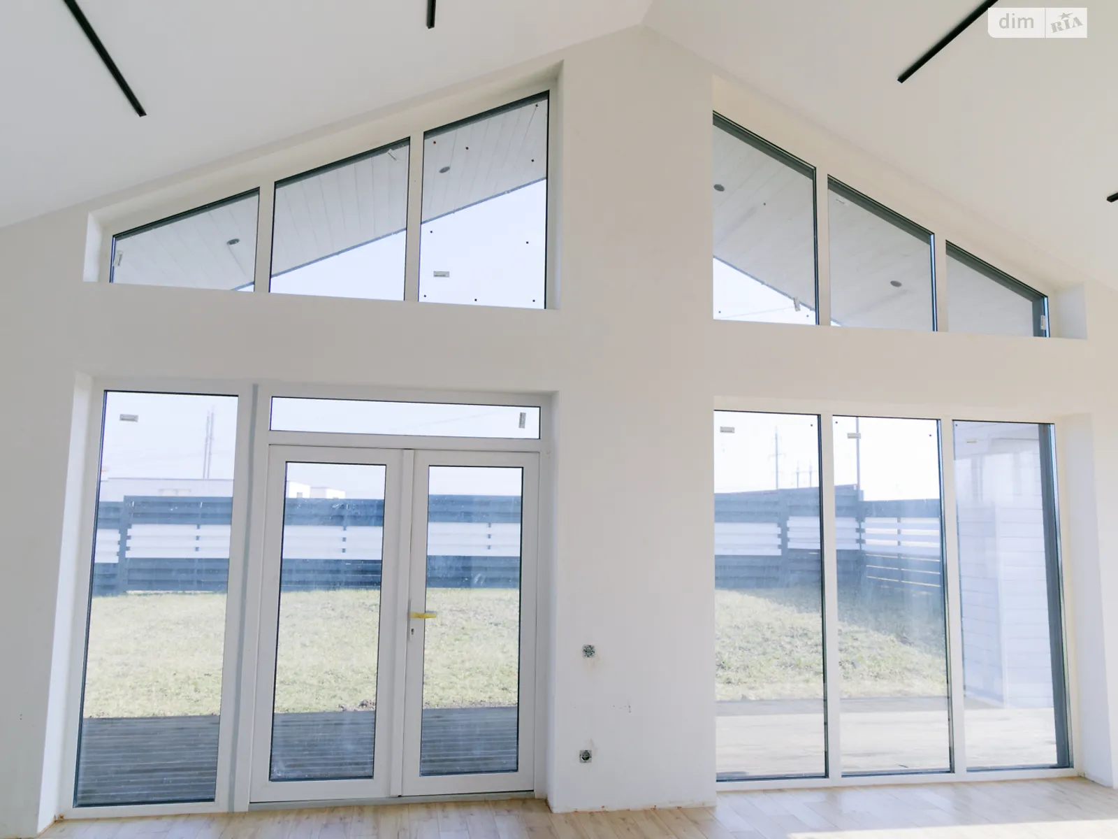 Продается одноэтажный дом 92 кв. м с бассейном, цена: 182000 $ - фото 1