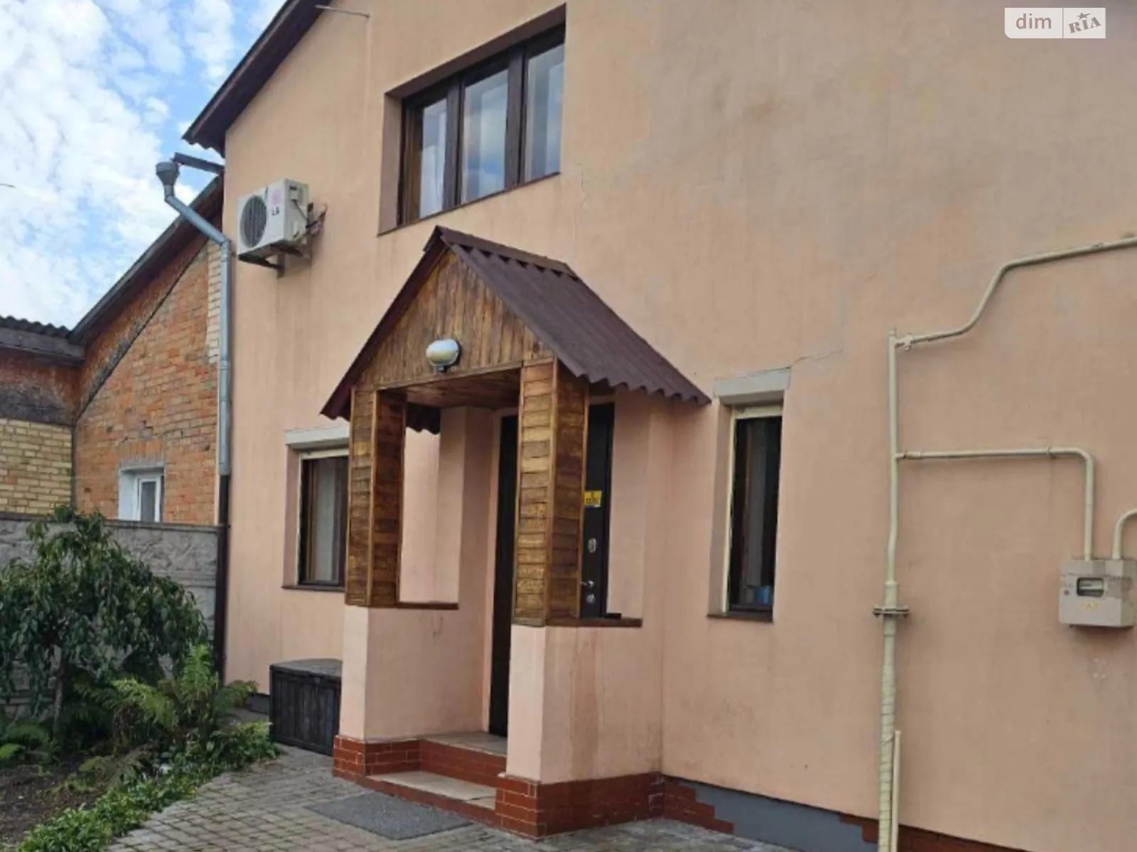 Продается дом на 2 этажа 107 кв. м с бассейном, цена: 110000 $ - фото 1