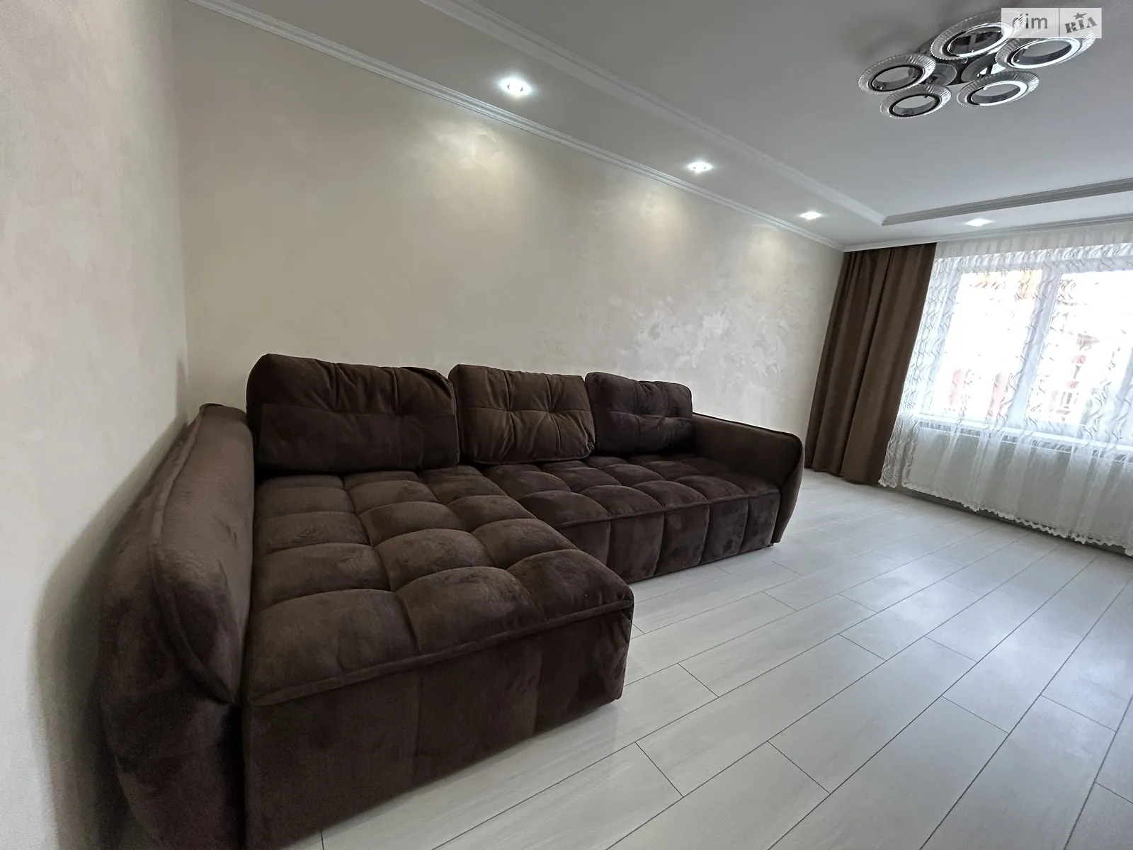 2-кімнатна квартира 70 кв. м у Тернополі, просп. Бандери Степана - фото 1