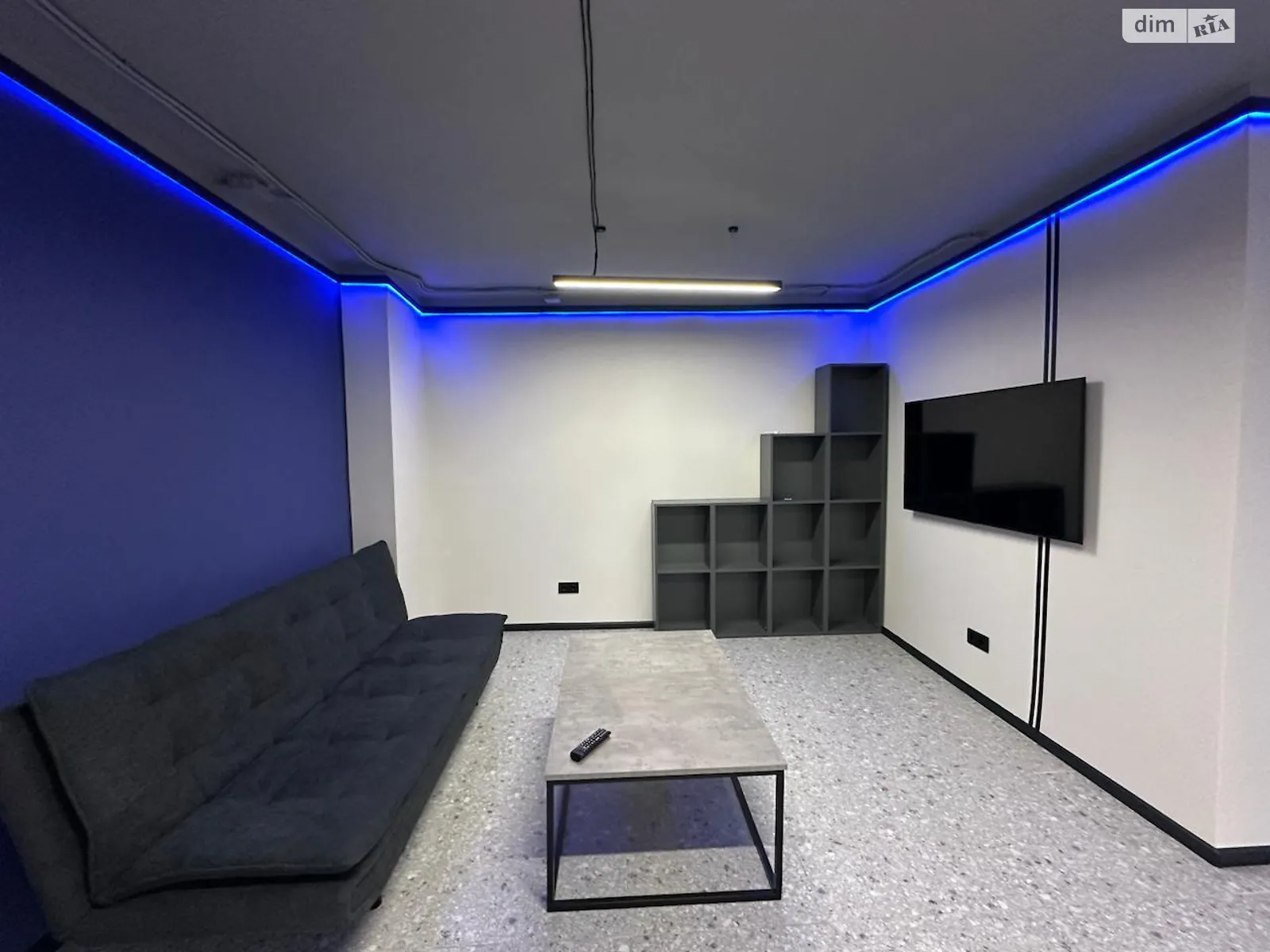 Сдается в аренду офис 100 кв. м в бизнес-центре, цена: 1500 $ - фото 1