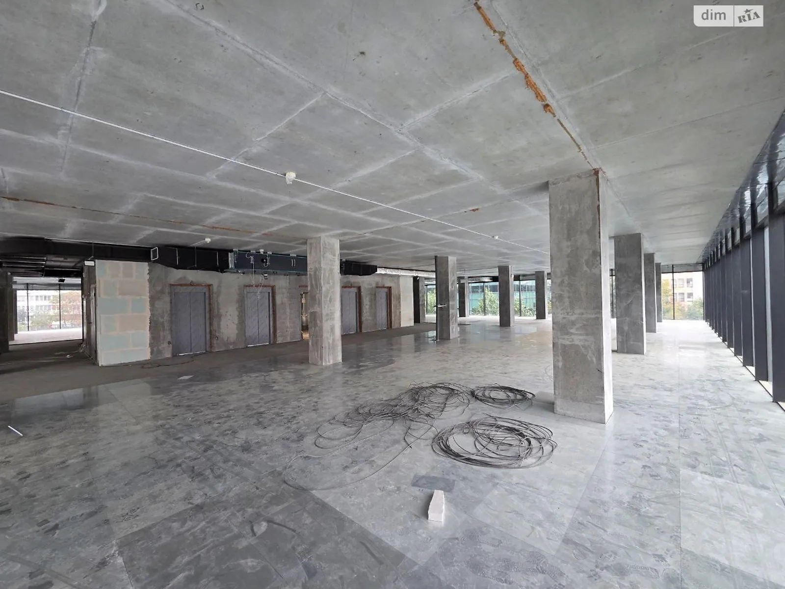 Сдается в аренду офис 1300 кв. м в бизнес-центре, цена: 20000 $ - фото 1