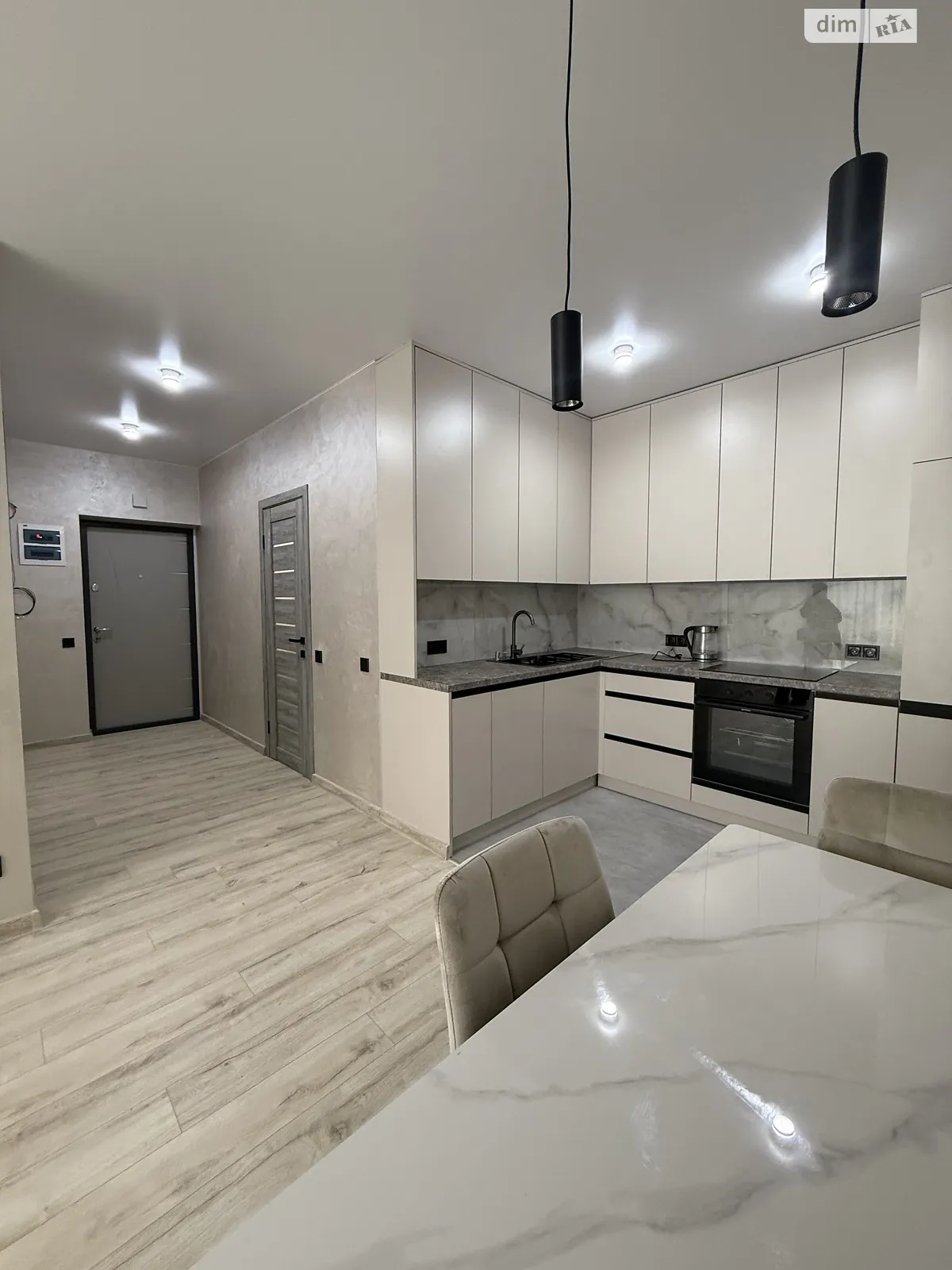 Сдается в аренду 1-комнатная квартира 45 кв. м в Львове, ул. Под Голоском, 24 - фото 1