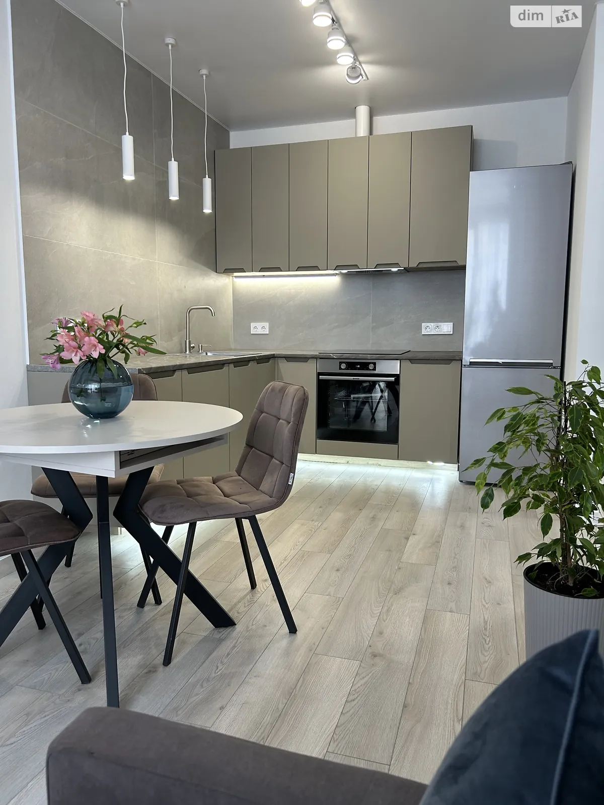 Продается 1-комнатная квартира 41.8 кв. м в Вишневом, ул. Европейская, 32/1Б - фото 1