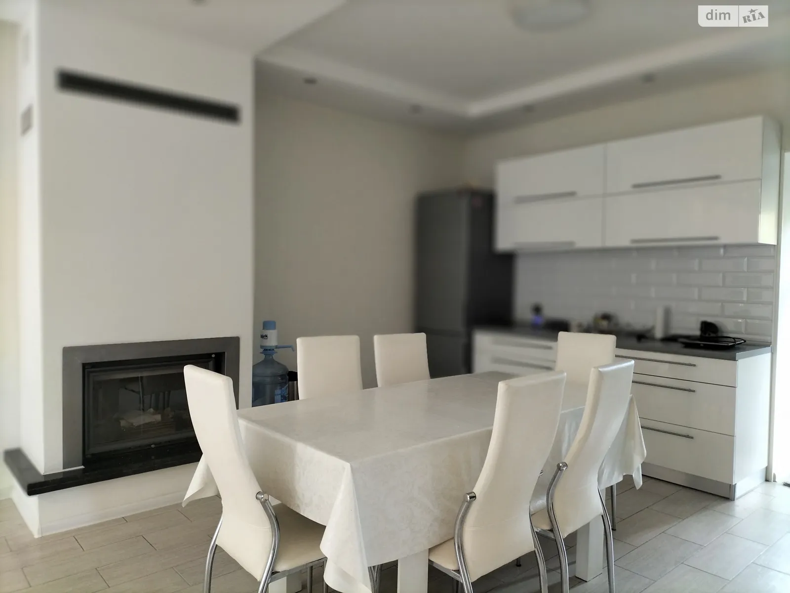 Сдается в аренду дом на 2 этажа 200 кв. м с гаражом, цена: 1300 $ - фото 1