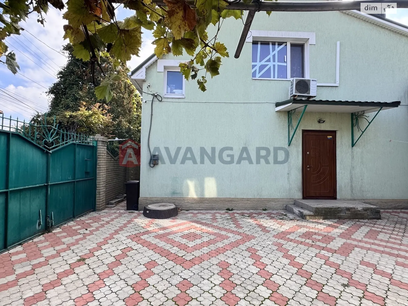 Продается дом на 2 этажа 150.6 кв. м с садом, цена: 135000 $ - фото 1