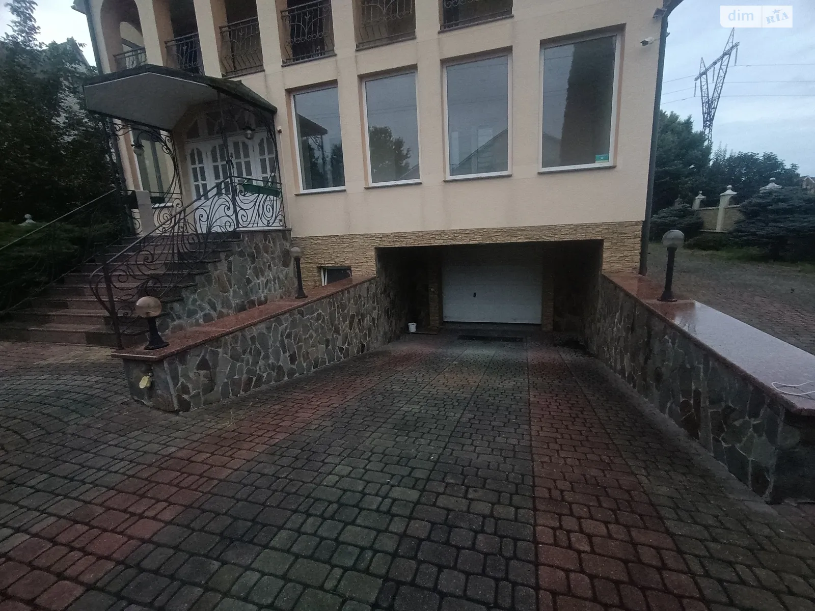 Продается дом на 3 этажа 1400 кв. м с участком, цена: 385500 $ - фото 1
