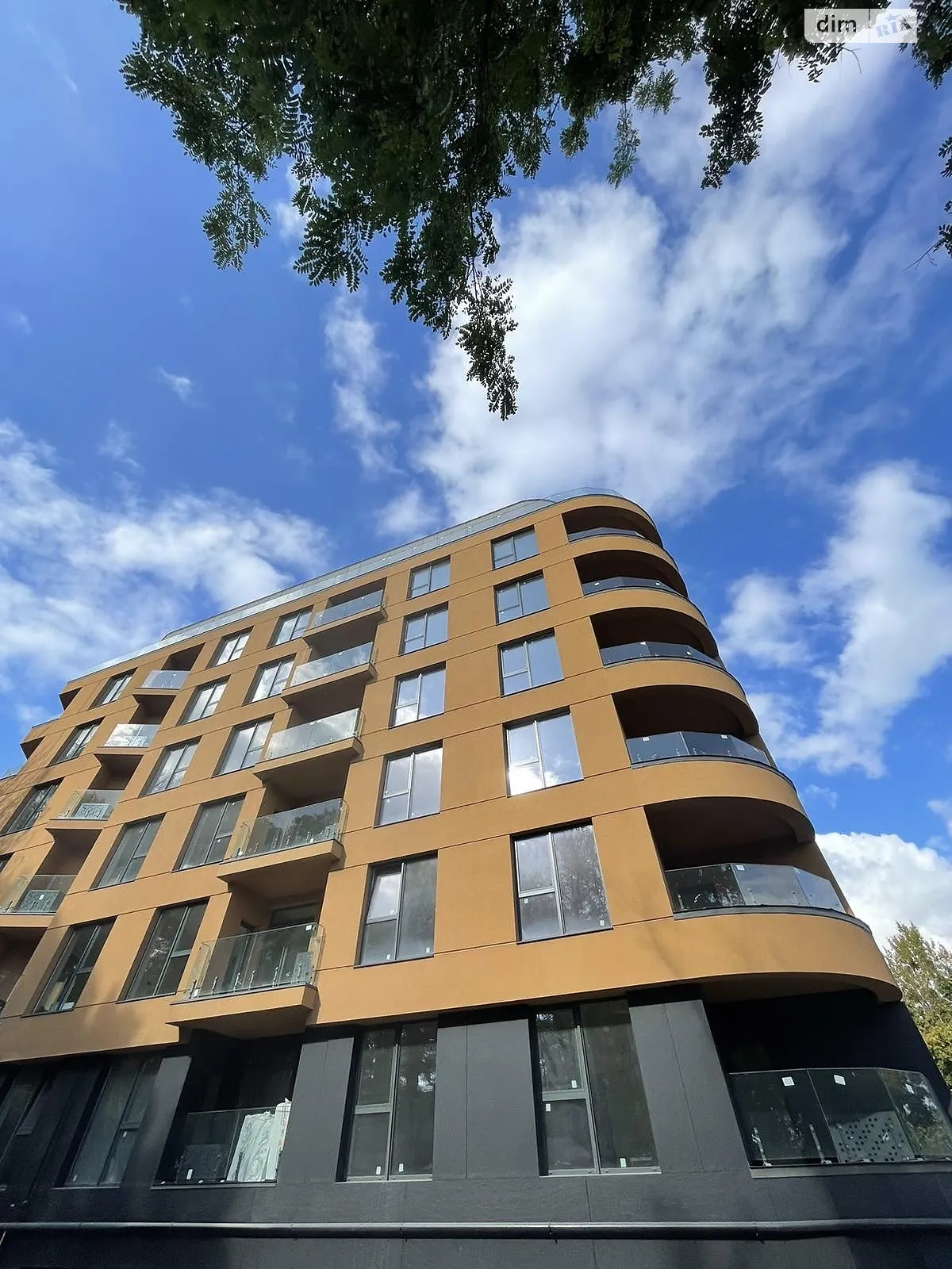 Продается 3-комнатная квартира 106 кв. м в Львове, ул. Клепаровская, 15 - фото 1