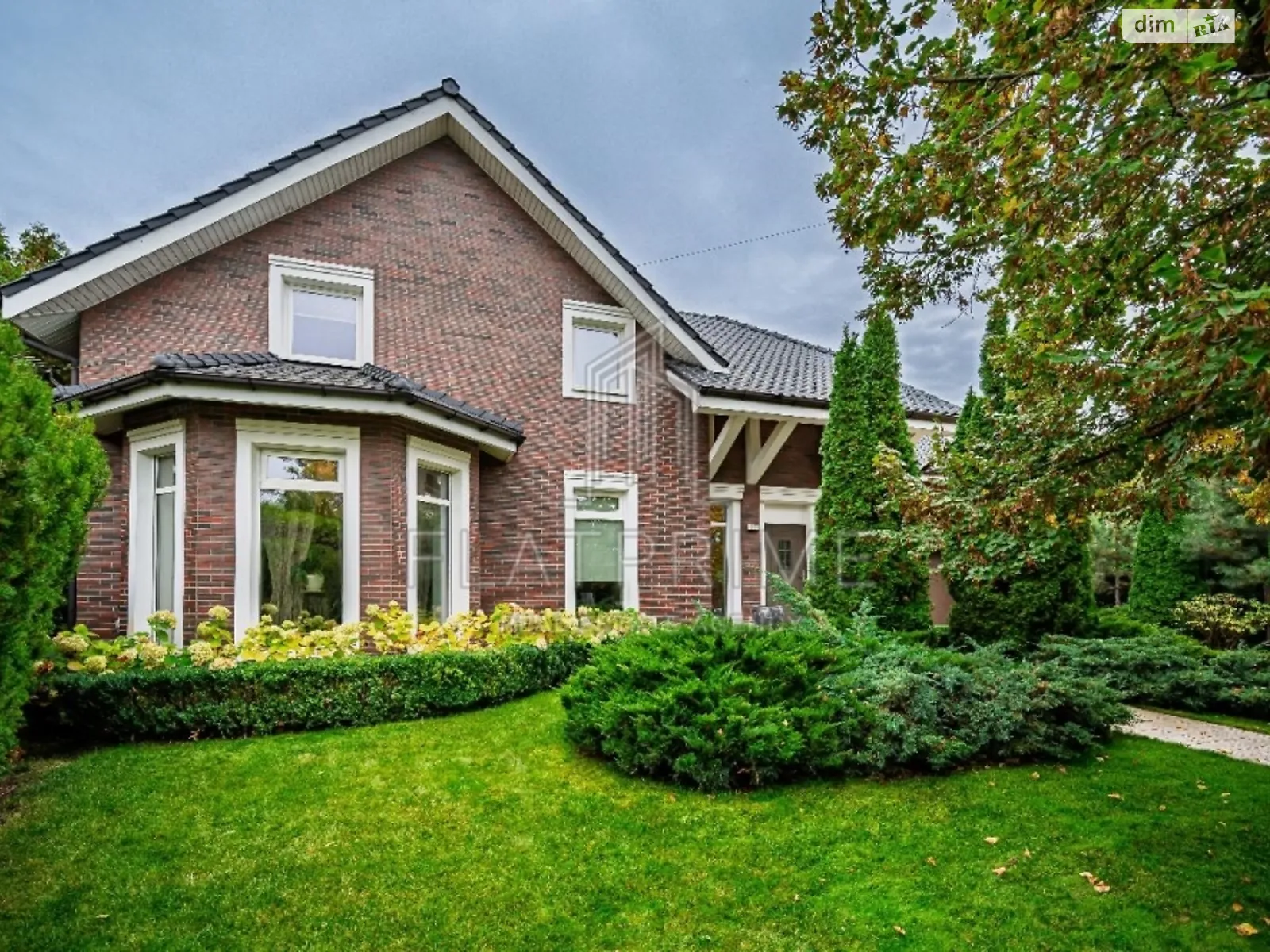 Сдается в аренду дом на 2 этажа 566.9 кв. м с бассейном, цена: 3500 $ - фото 1