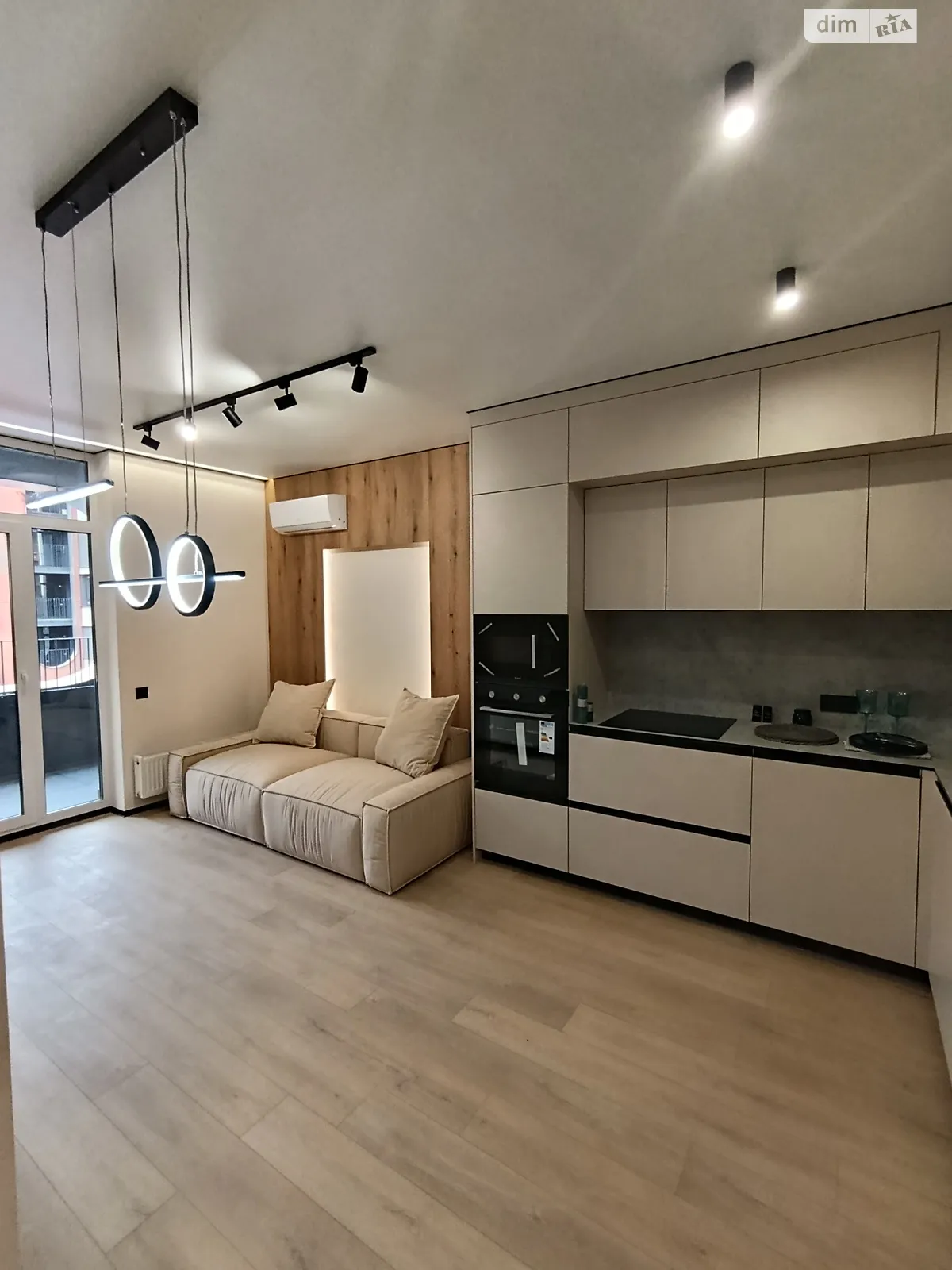 Продается 1-комнатная квартира 40 кв. м в Киеве, ул. Семьи Кистяковских, 10 - фото 1