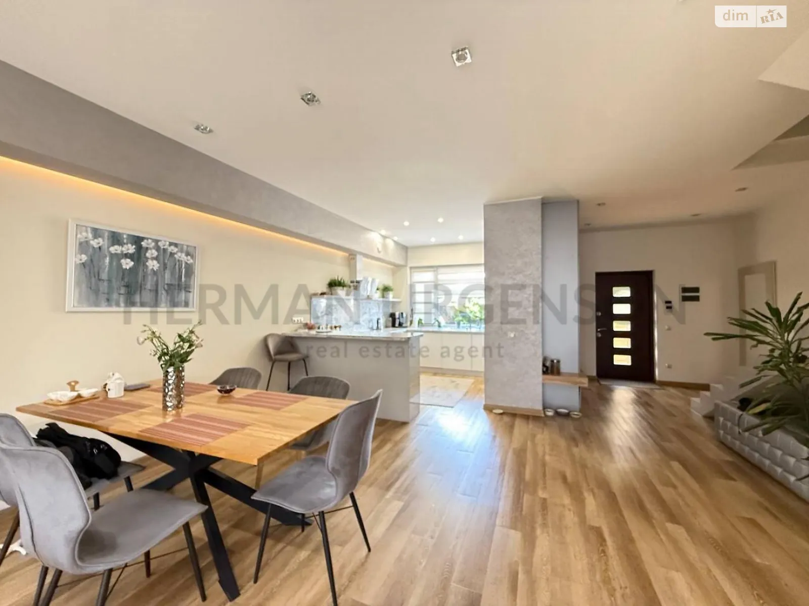 Продается дом на 2 этажа 125 кв. м с балконом, цена: 205000 $ - фото 1
