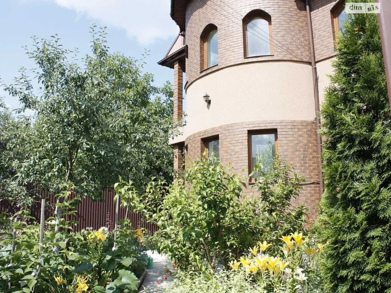 Продается дом на 2 этажа 210.7 кв. м с балконом, цена: 147000 $ - фото 1
