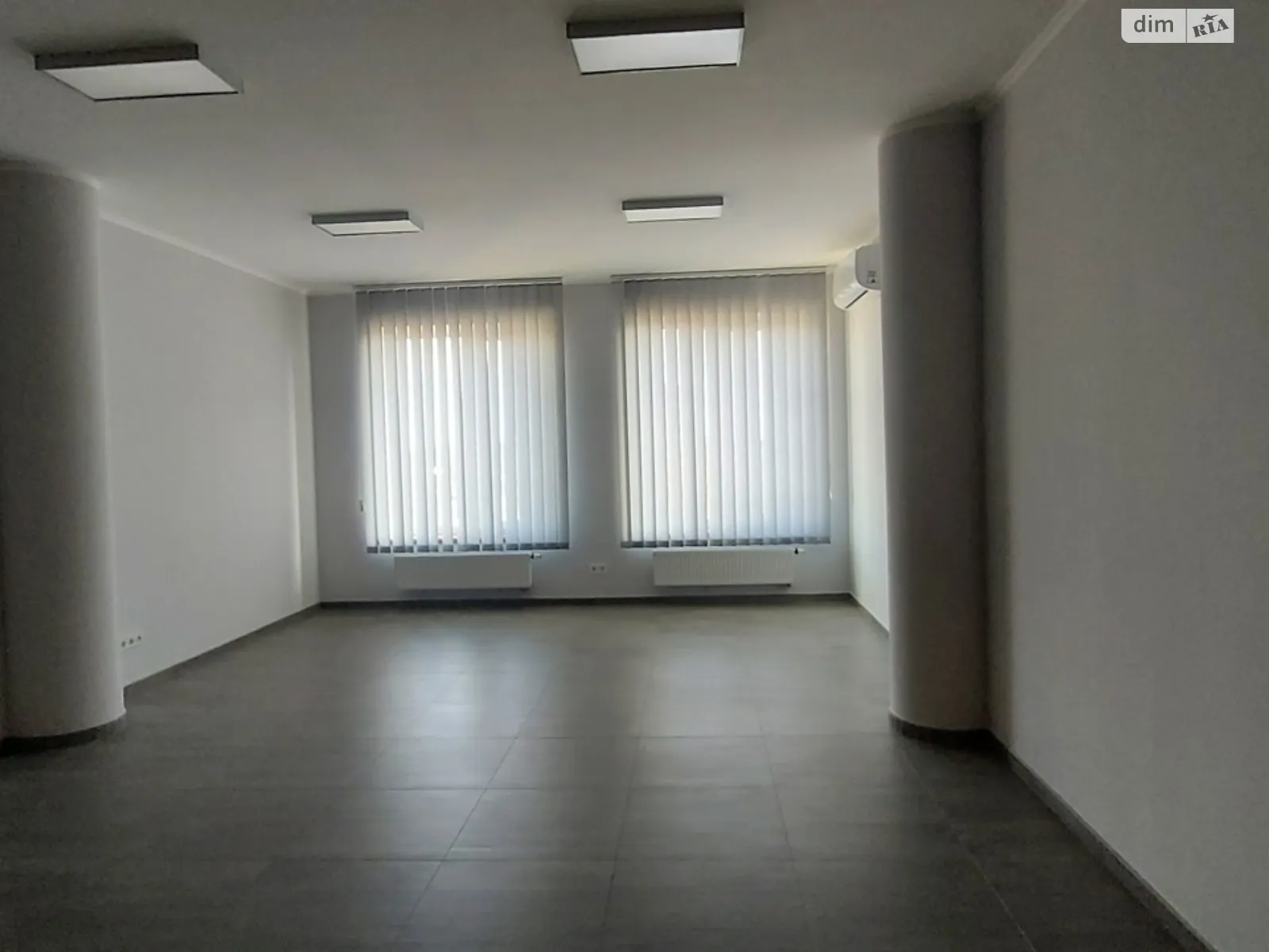 Сдается в аренду офис 49.2 кв. м в бизнес-центре, цена: 22050 грн - фото 1