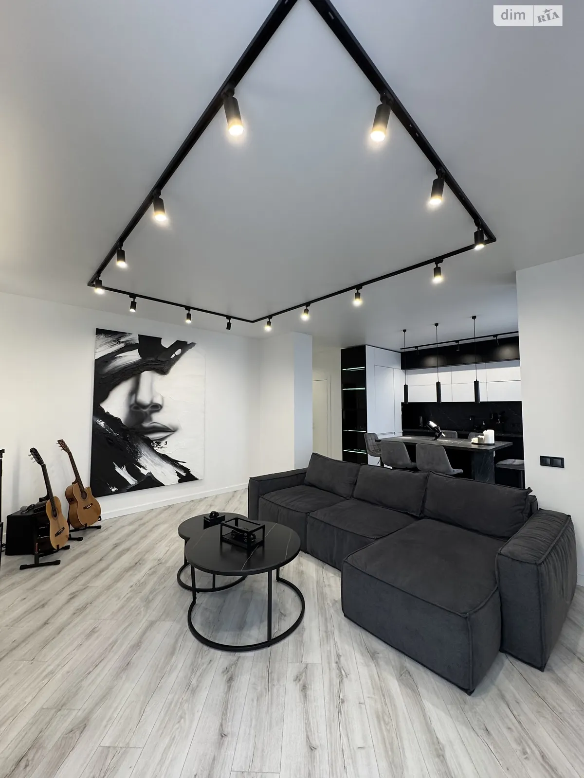 Продається 1-кімнатна квартира 61 кв. м у Рівному, вул. Гурія Бухала, 13 - фото 1