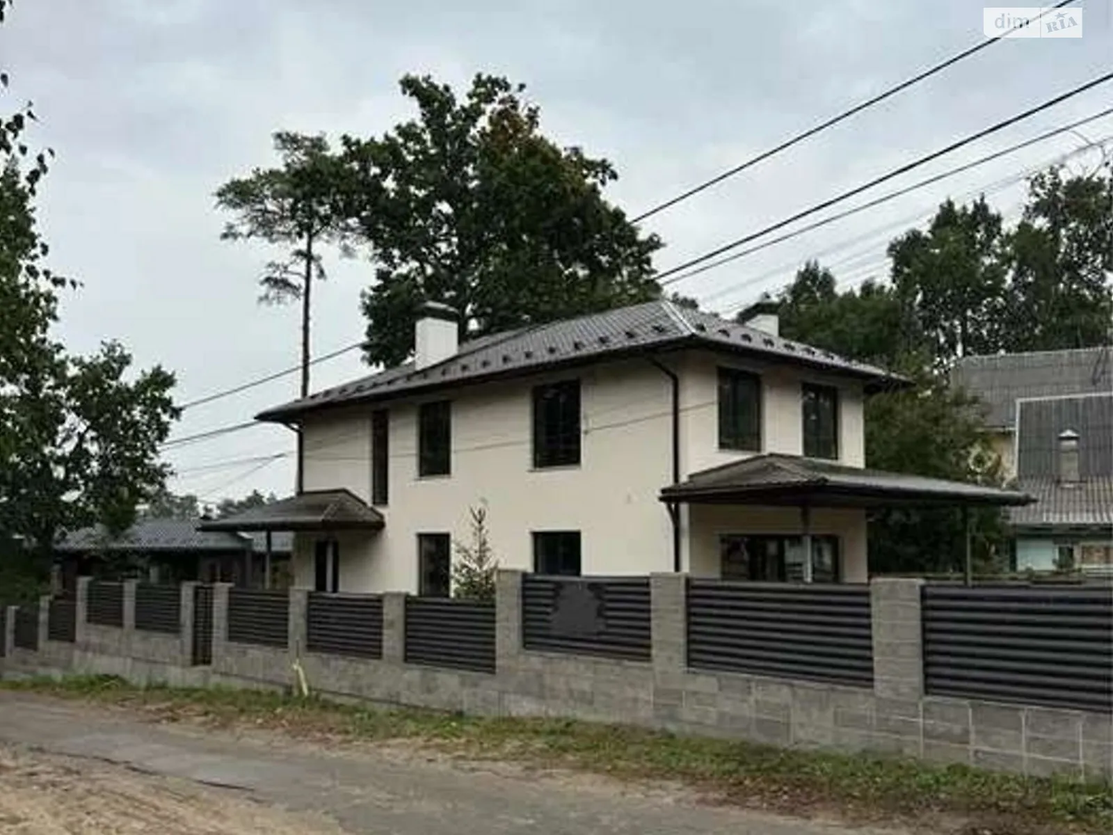Продается дом на 2 этажа 200 кв. м с садом, цена: 179000 $ - фото 1