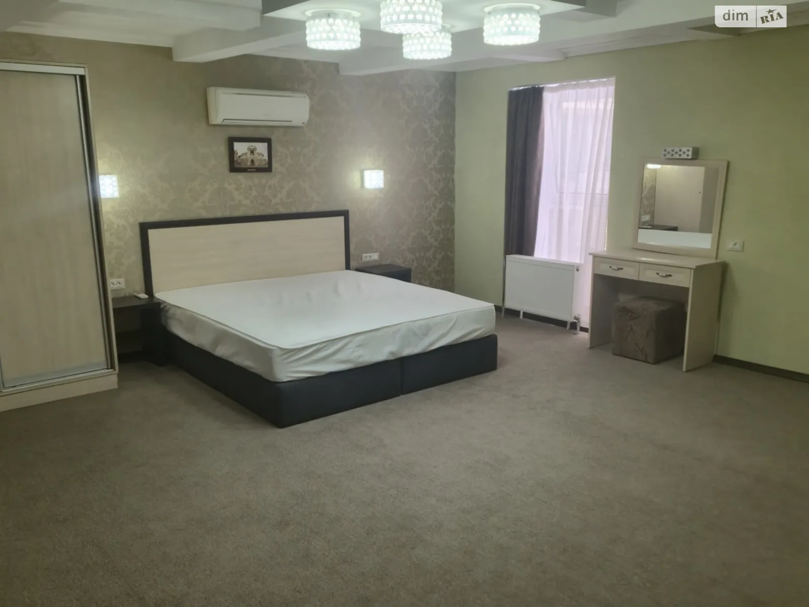 Здається в оренду 1-кімнатна квартира 55 кв. м у Одесі, вул. Генуезька, 36 - фото 1